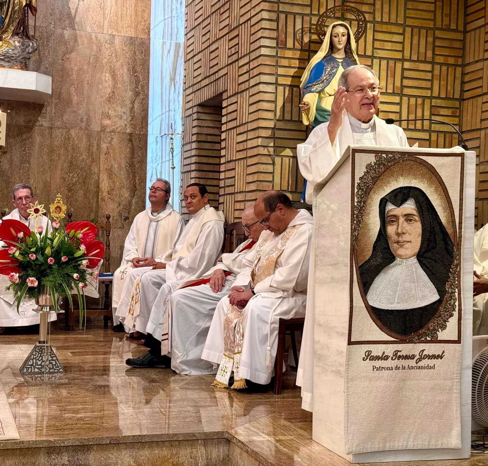 Despedida al Padre Basilio en las Hermanitas de los Ancianos Desamparados de Barbastro