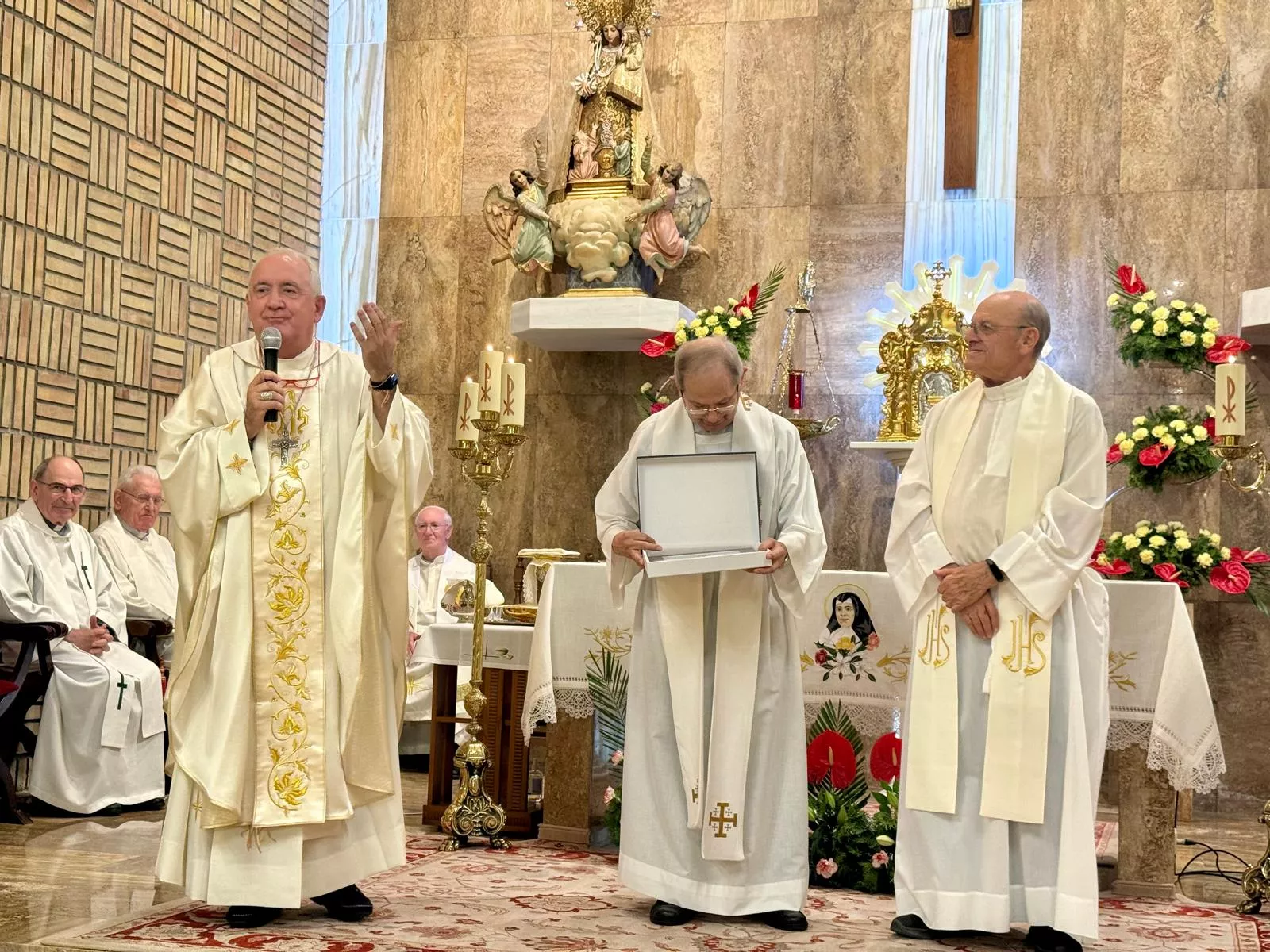 Despedida al Padre Basilio en las Hermanitas de los Ancianos Desamparados de Barbastro