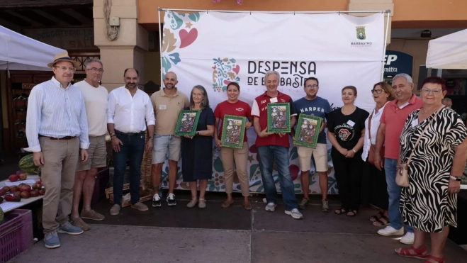 Ganadores de los premios de la muestra, junto a la organización. Ganadores de los premios de la muestra, junto a la organización.