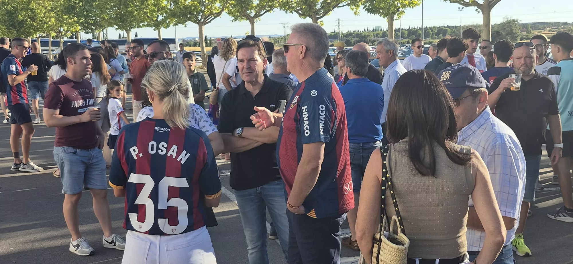 Ambiente previo al partido entre la la S.D Huesca y Sant Andreu en el arranque de la temporada. Foto Myriam Martínez