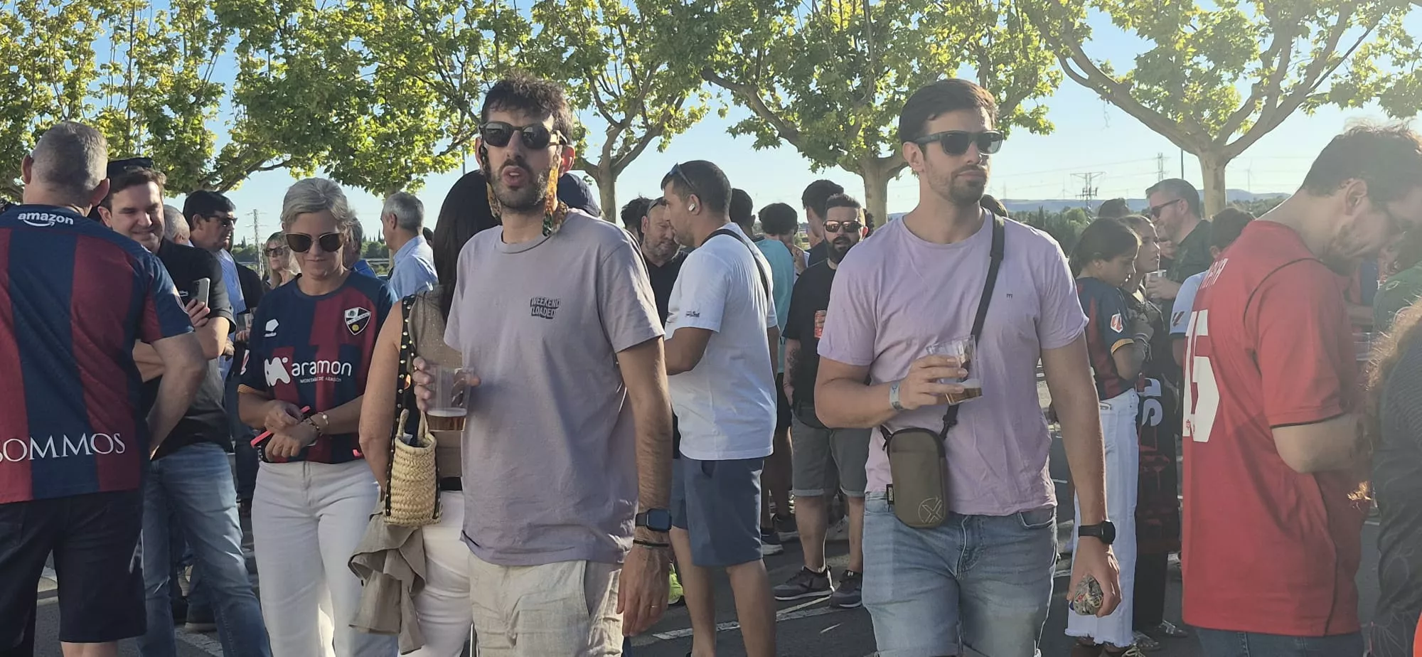 Ambiente previo al partido entre la la S.D Huesca y Sant Andreu en el arranque de la temporada. Foto Myriam Martínez