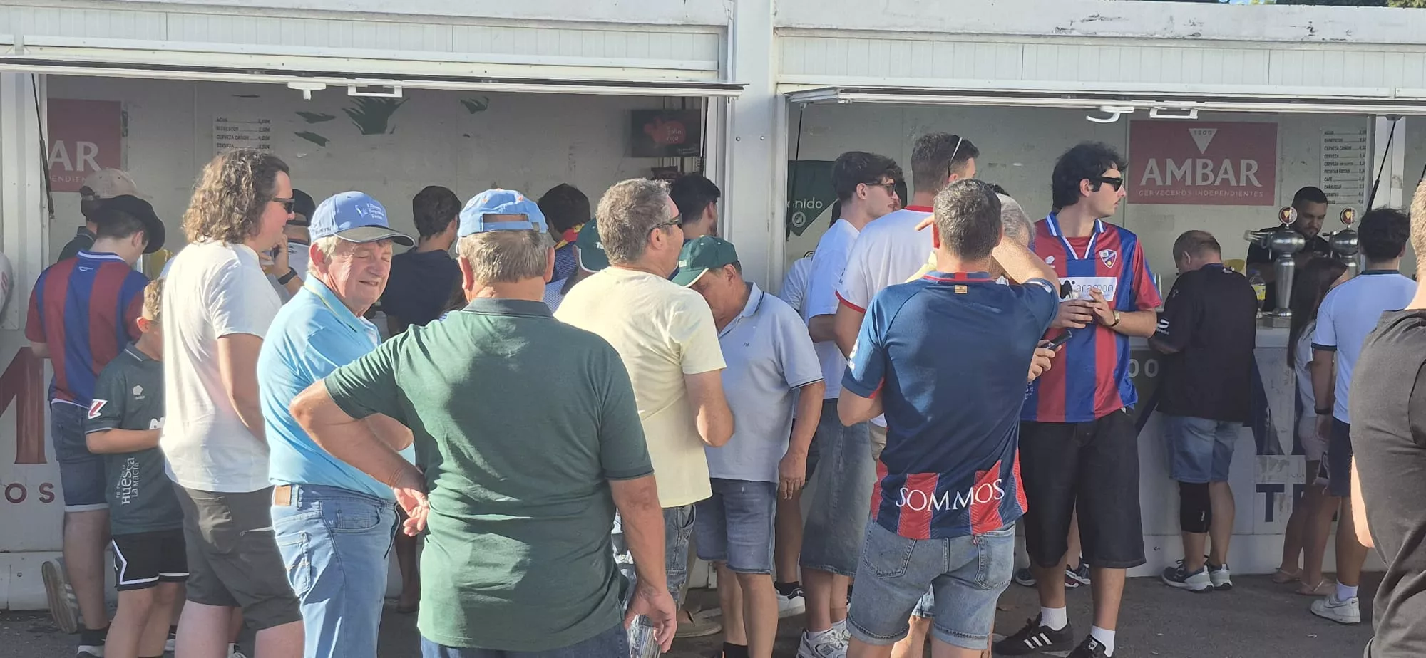 Ambiente previo al partido entre la la S.D Huesca y Sant Andreu en el arranque de la temporada. Foto Myriam Martínez