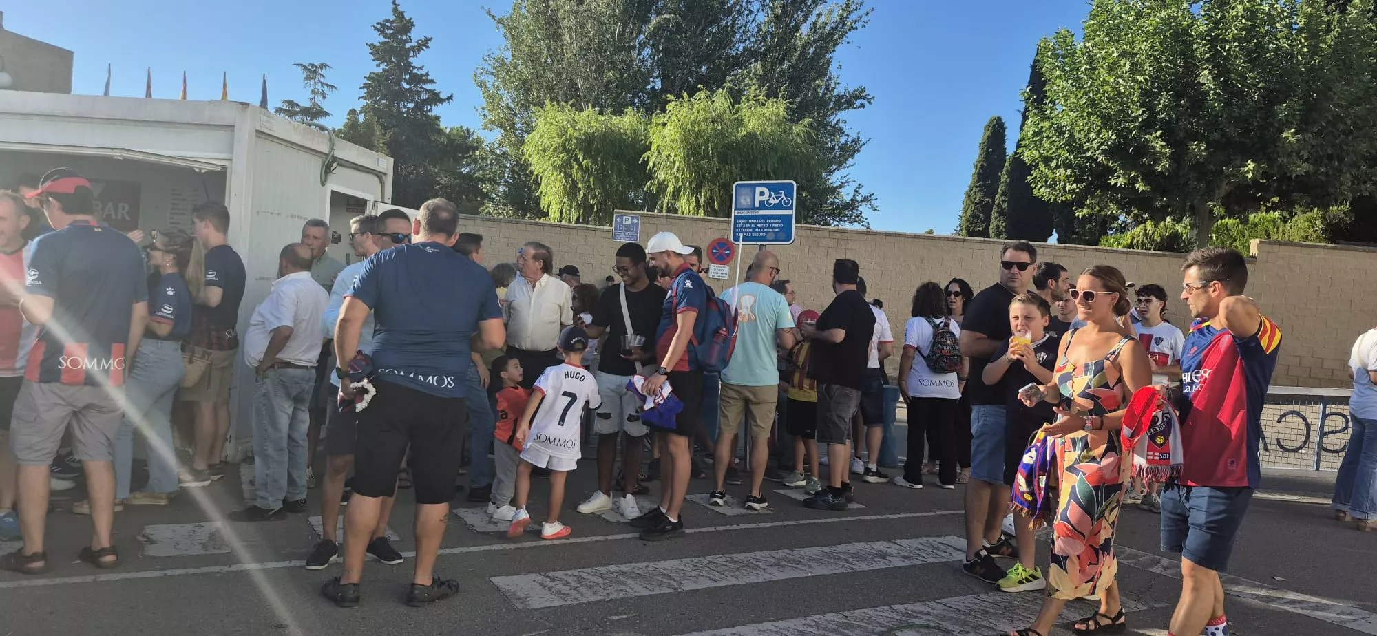 Ambiente previo al partido entre la la S.D Huesca y Sant Andreu en el arranque de la temporada. Foto Myriam Martínez