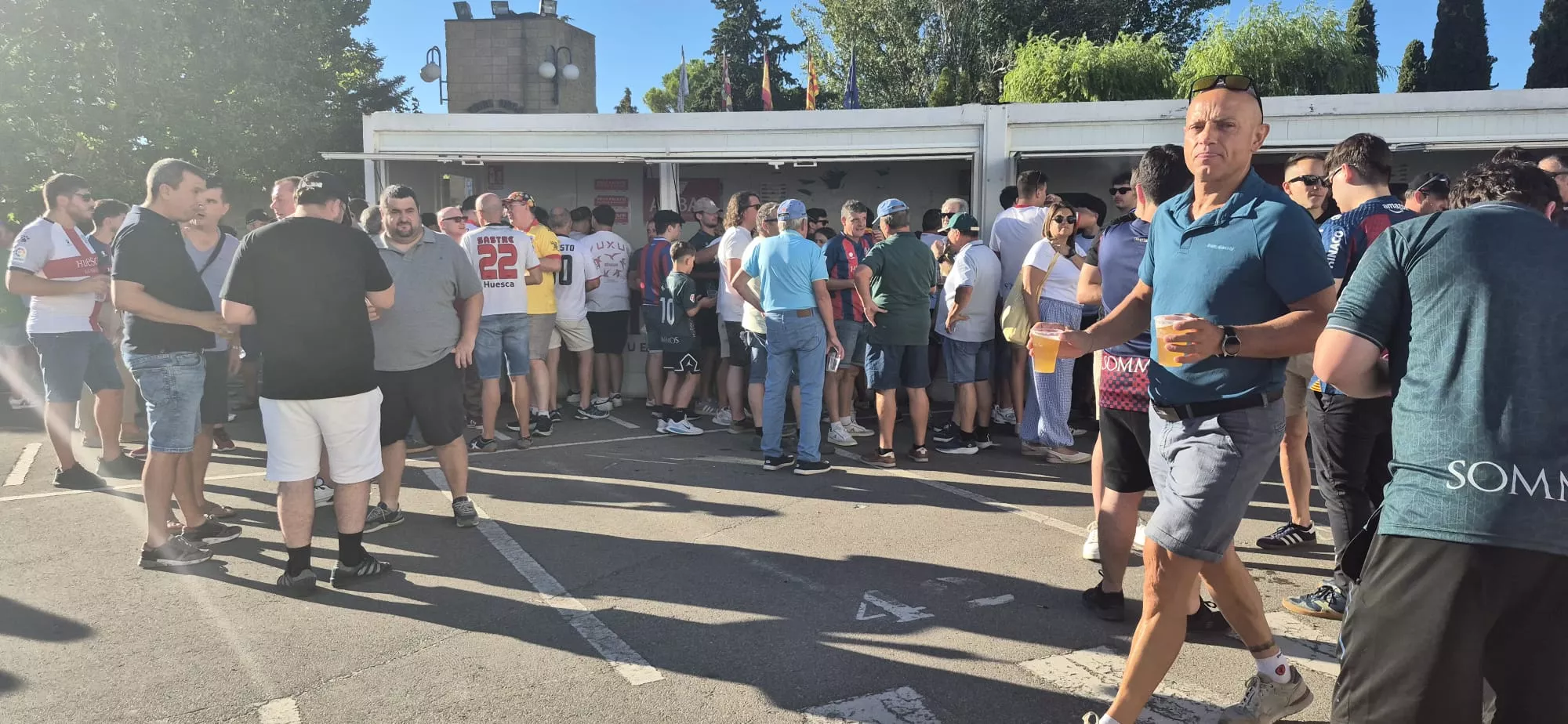Ambiente previo al partido entre la la S.D Huesca y Sant Andreu en el arranque de la temporada. Foto Myriam Martínez