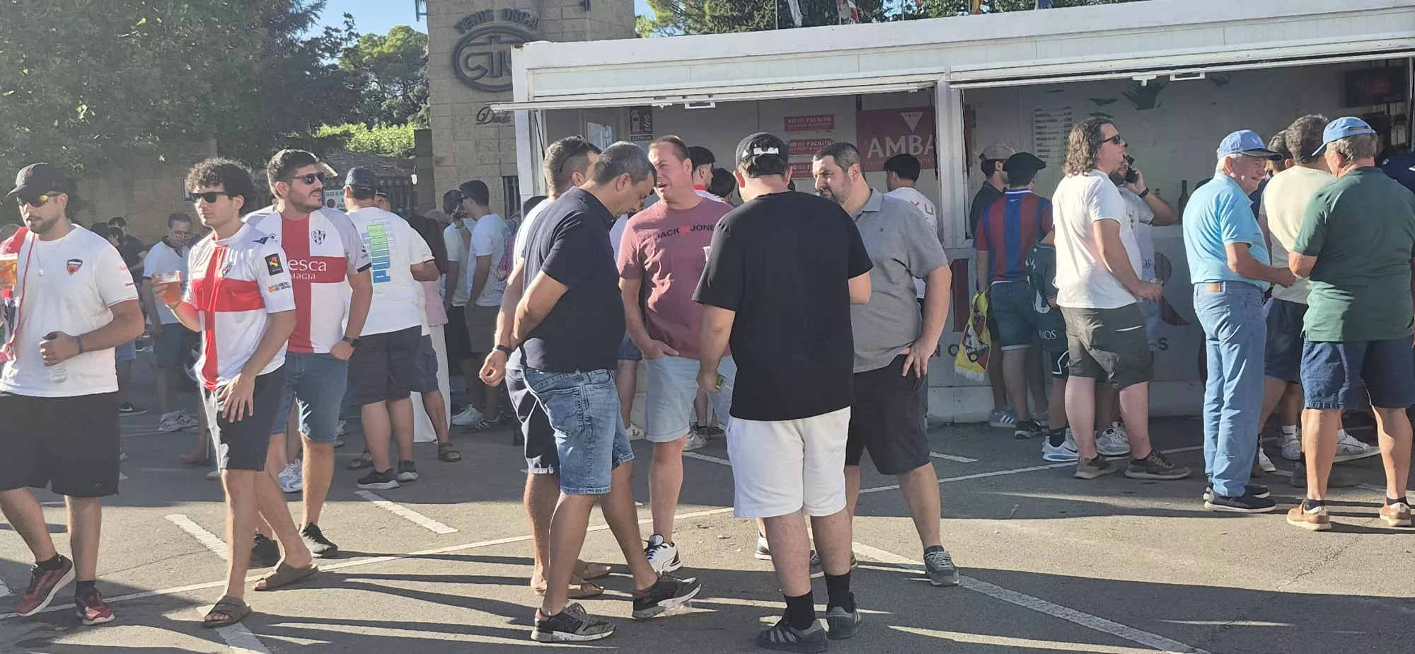 Ambiente previo al partido entre la la S.D Huesca y Sant Andreu en el arranque de la temporada. Foto Myriam Martínez