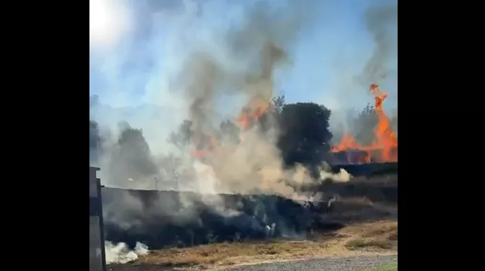 Un incendio en La Puebla de Castro evoluciona favorablemente y entra en vías de estabilización.
