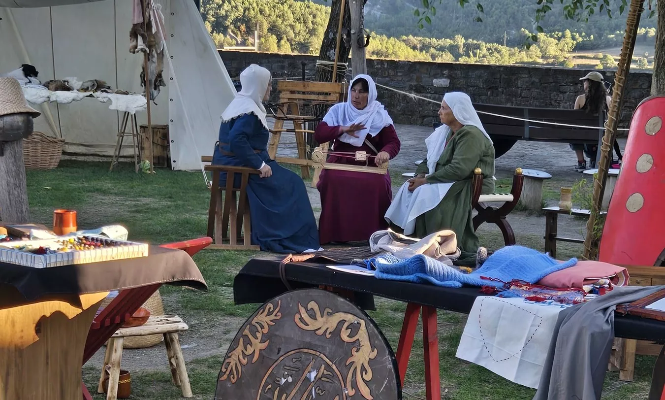 Mujeres en el campamento medieval. Foto Cristian Bachiller