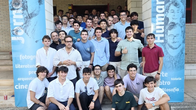 Foto de familia de las Jornadas Humanísticas de El Grado. Foto Luis Aparicio Foto de familia de las Jornadas Humanísticas de El Grado. Foto Luis Aparicio