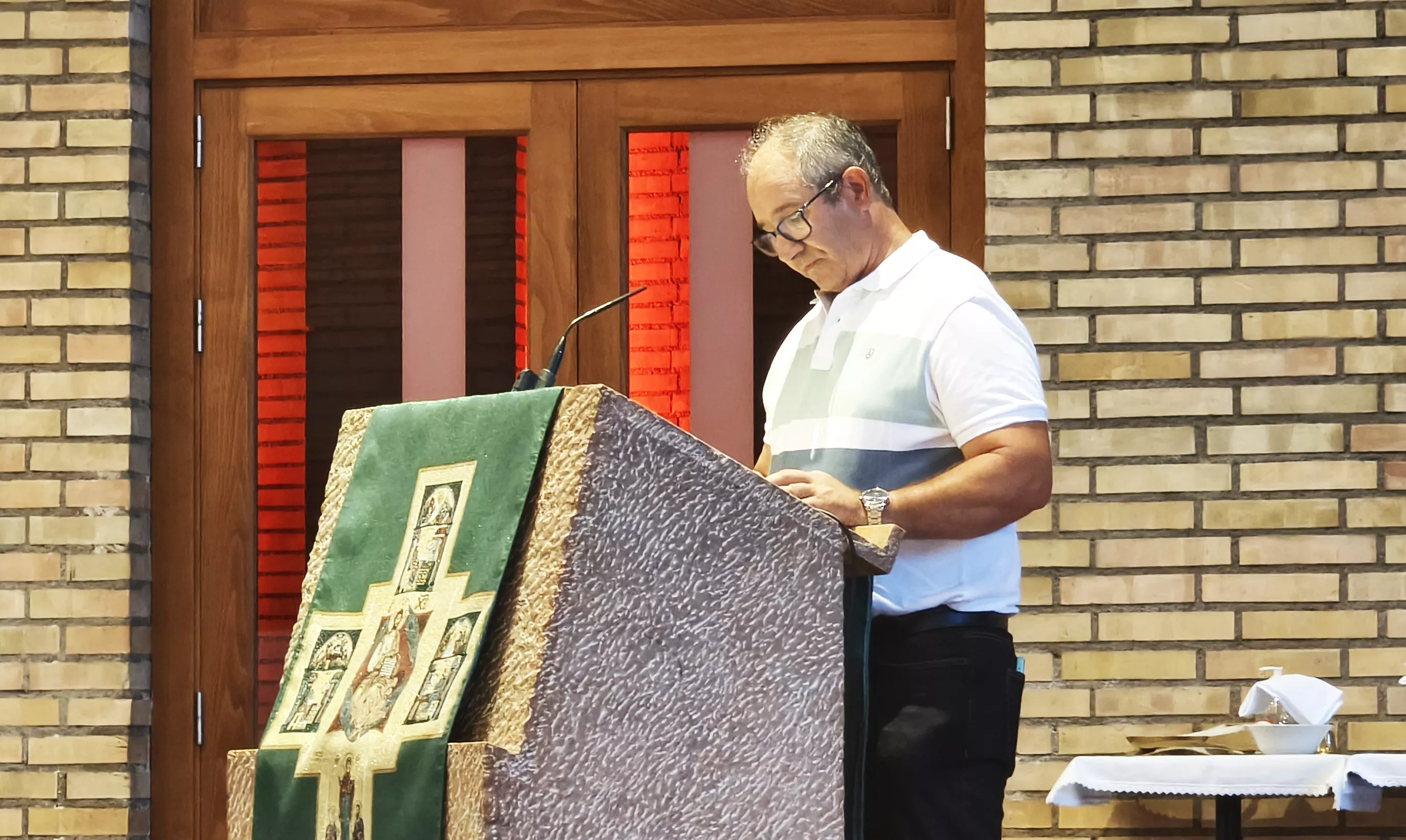 Última Eucaristía de Luis Gurucharri en la parroquia de Santiago de Huesca. Foto María José Sampietro
