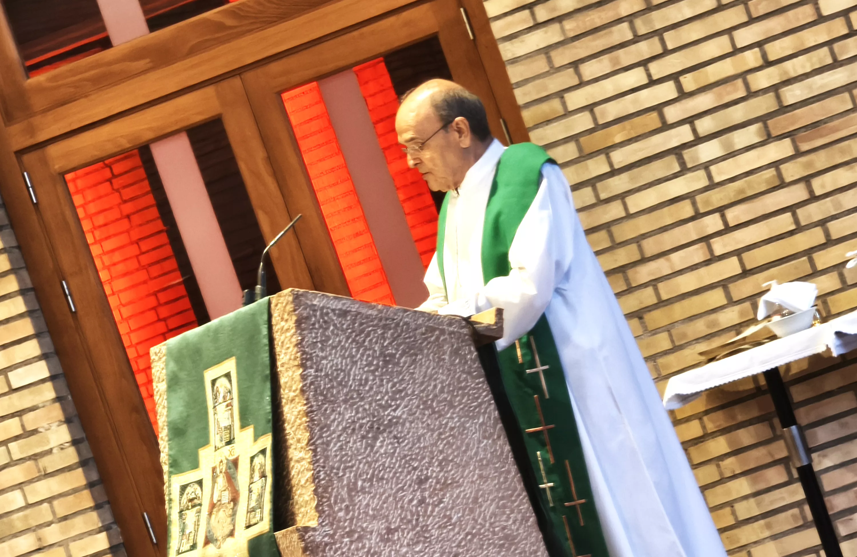 Última Eucaristía de Luis Gurucharri en la parroquia de Santiago de Huesca. Foto María José Sampietro