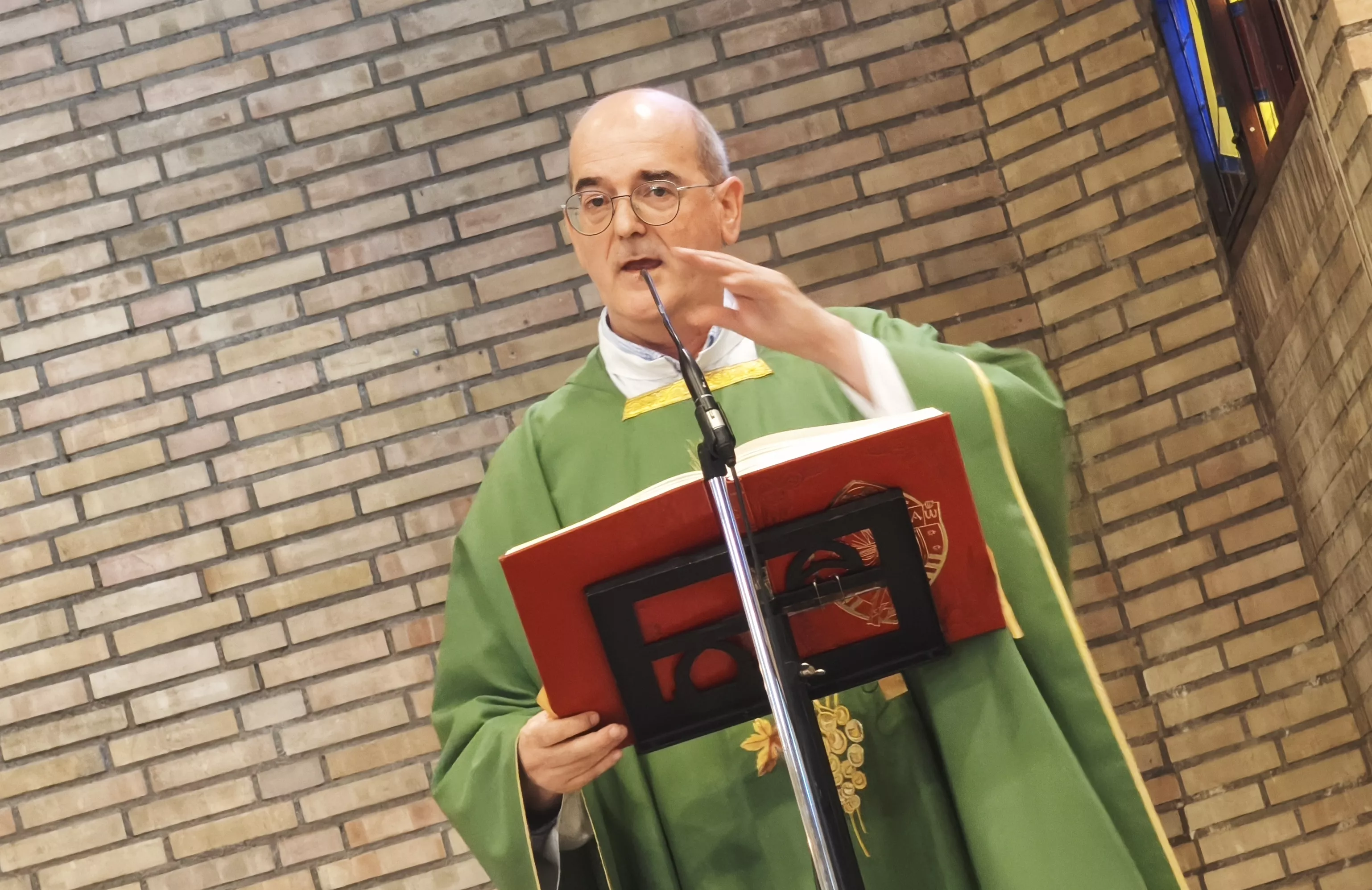 Última Eucaristía de Luis Gurucharri en la parroquia de Santiago de Huesca. Foto María José Sampietro