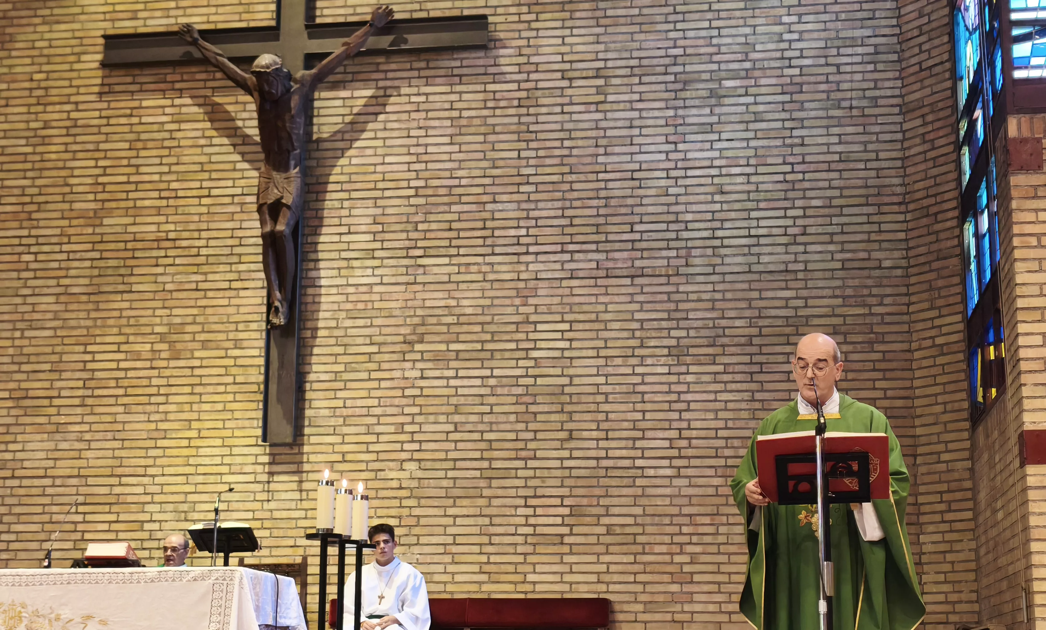 Última Eucaristía de Luis Gurucharri en la parroquia de Santiago de Huesca. Foto María José Sampietro