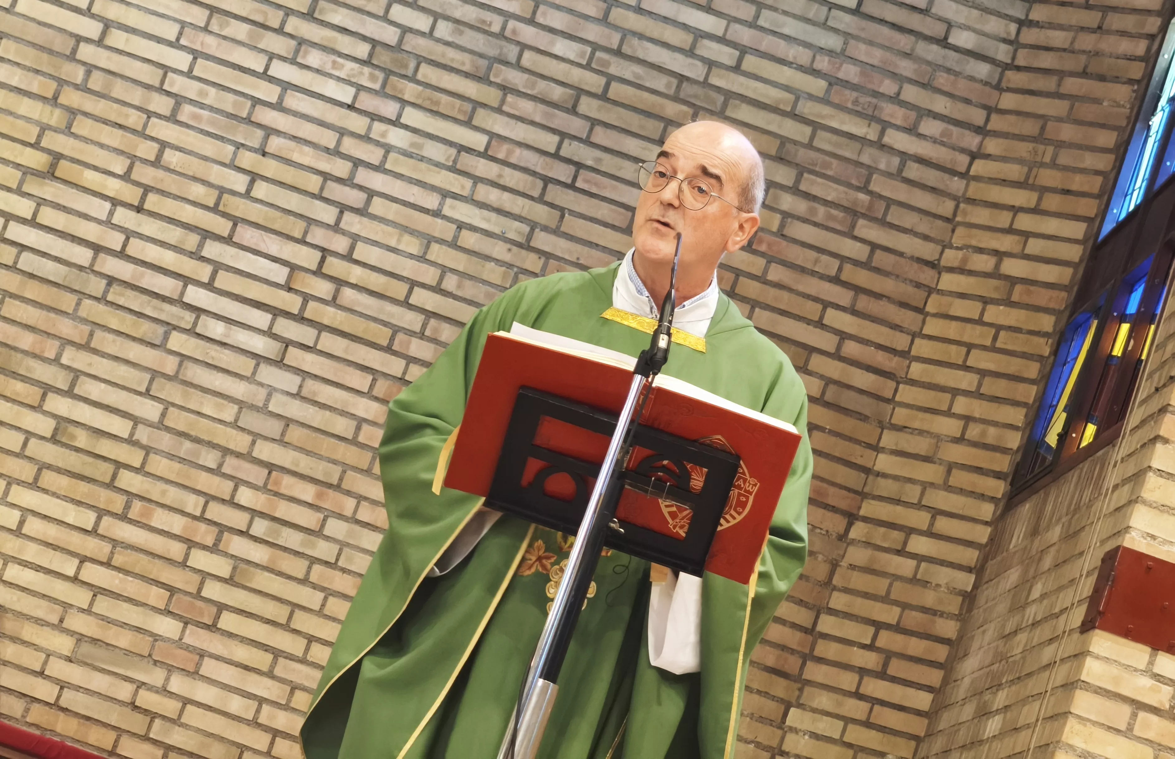 Última Eucaristía de Luis Gurucharri en la parroquia de Santiago de Huesca. Foto María José Sampietro