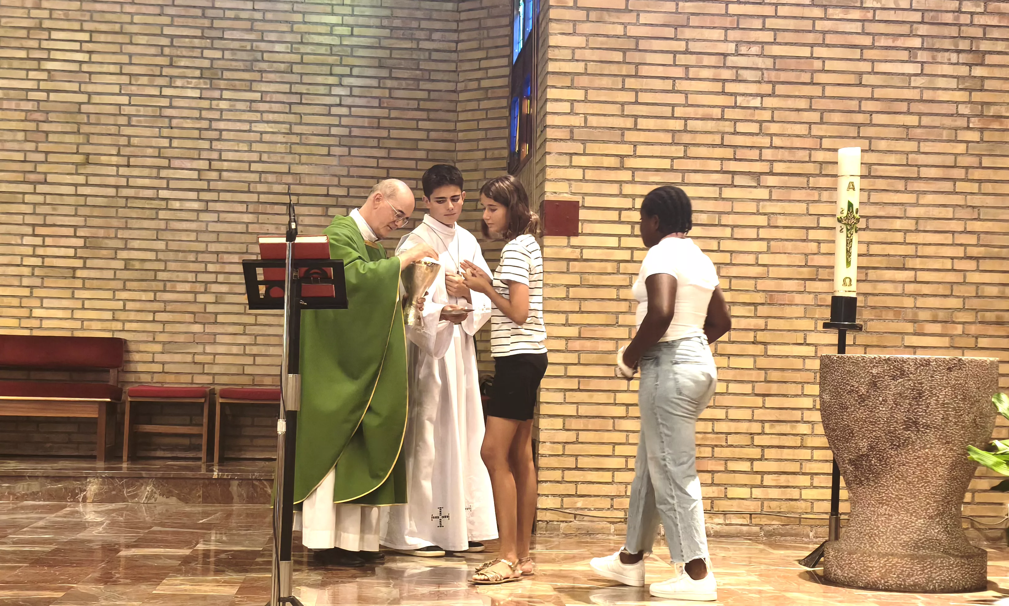 Última Eucaristía de Luis Gurucharri en la parroquia de Santiago de Huesca. Foto María José Sampietro