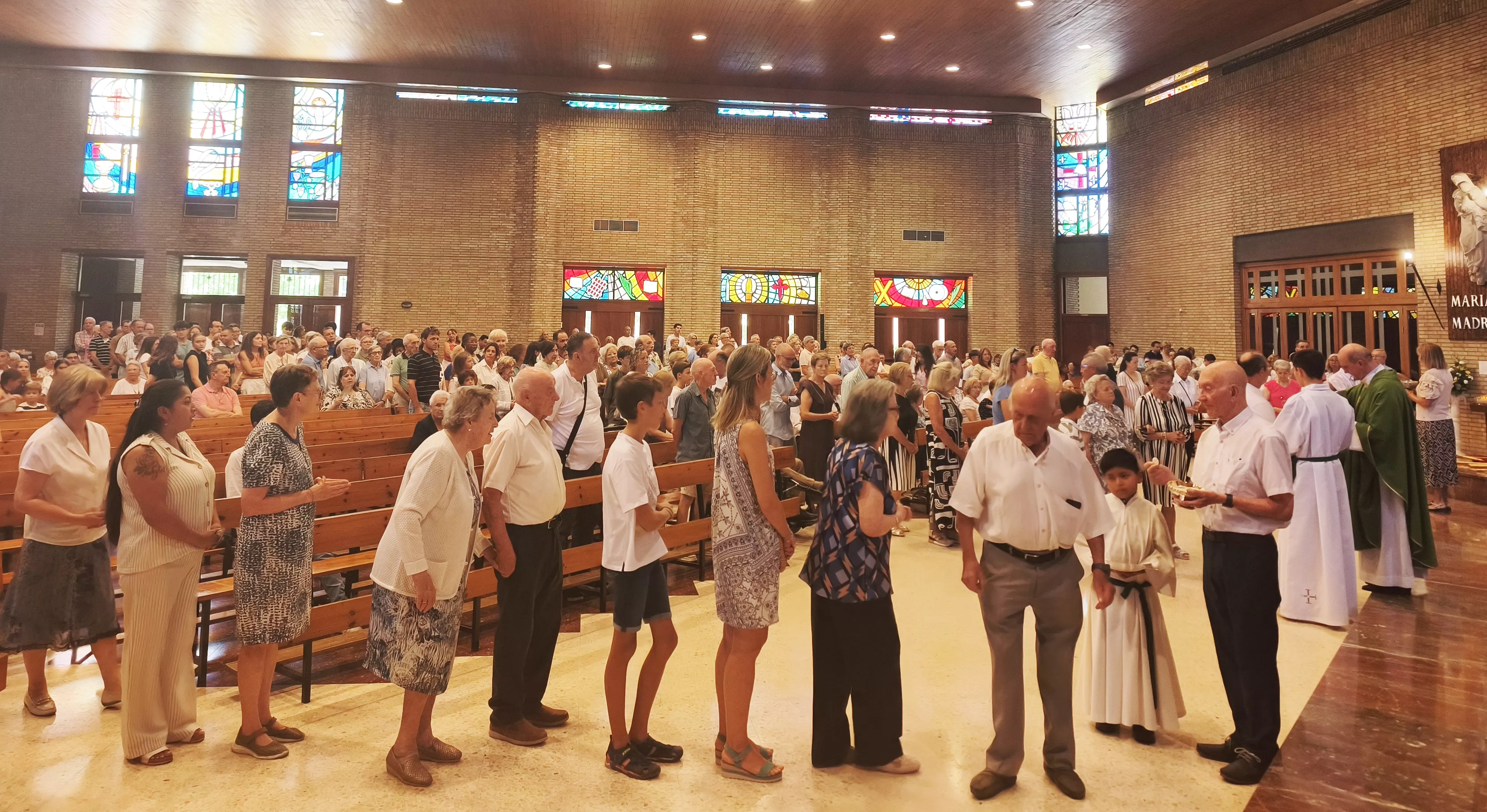 Última Eucaristía de Luis Gurucharri en la parroquia de Santiago de Huesca. Foto María José Sampietro
