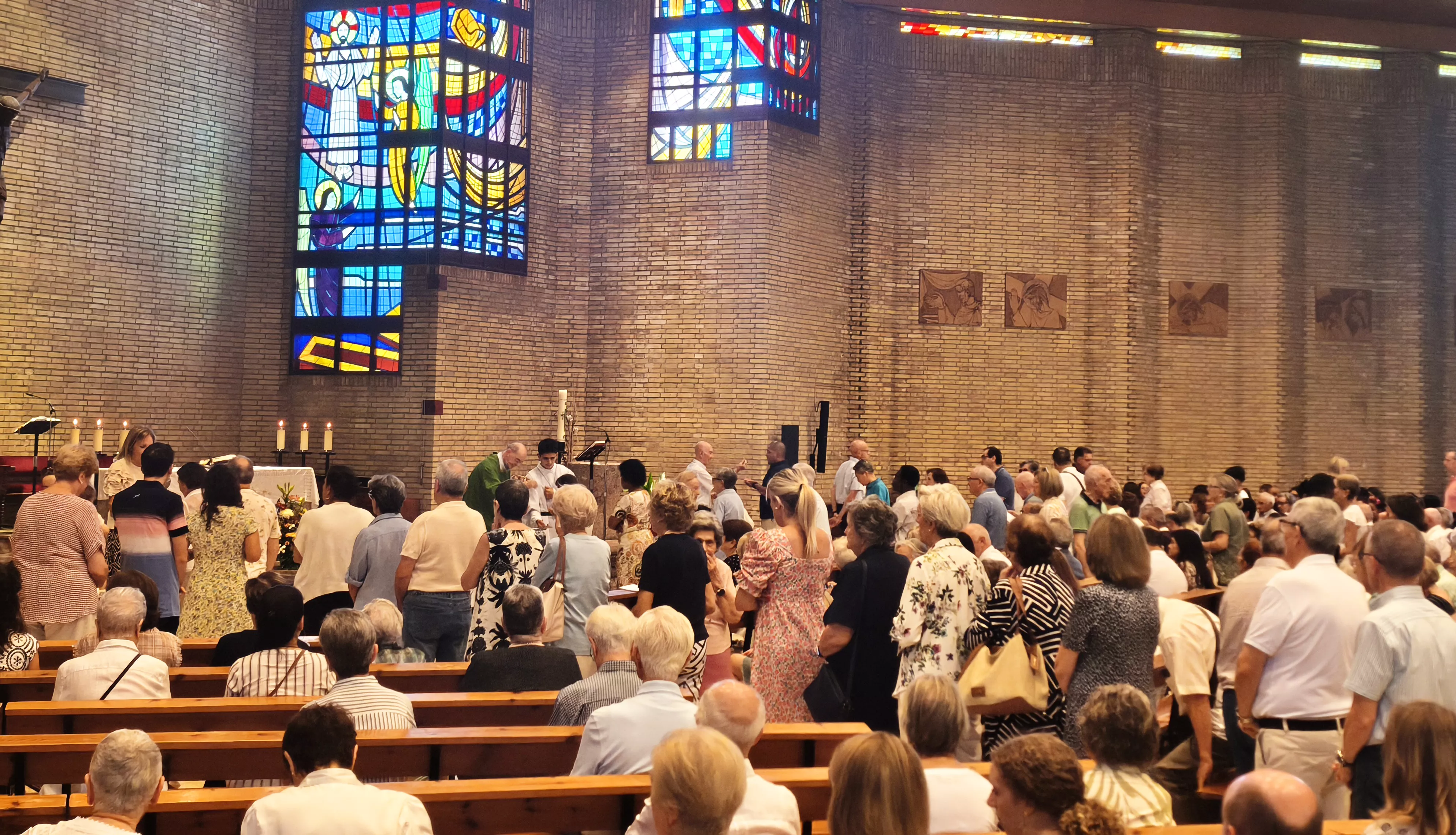 Última Eucaristía de Luis Gurucharri en la parroquia de Santiago de Huesca. Foto María José Sampietro