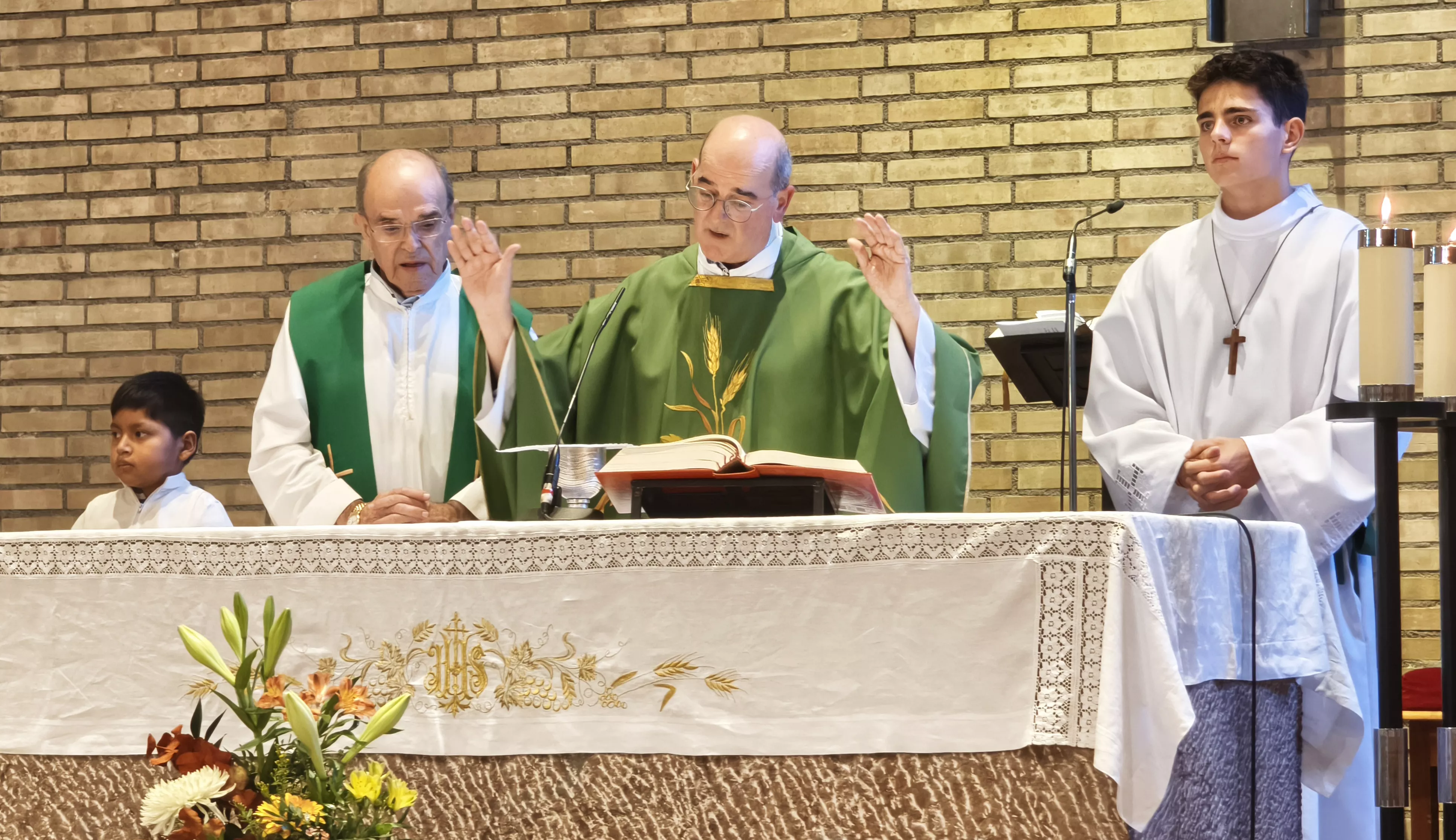 Última Eucaristía de Luis Gurucharri en la parroquia de Santiago de Huesca. Foto María José Sampietro
