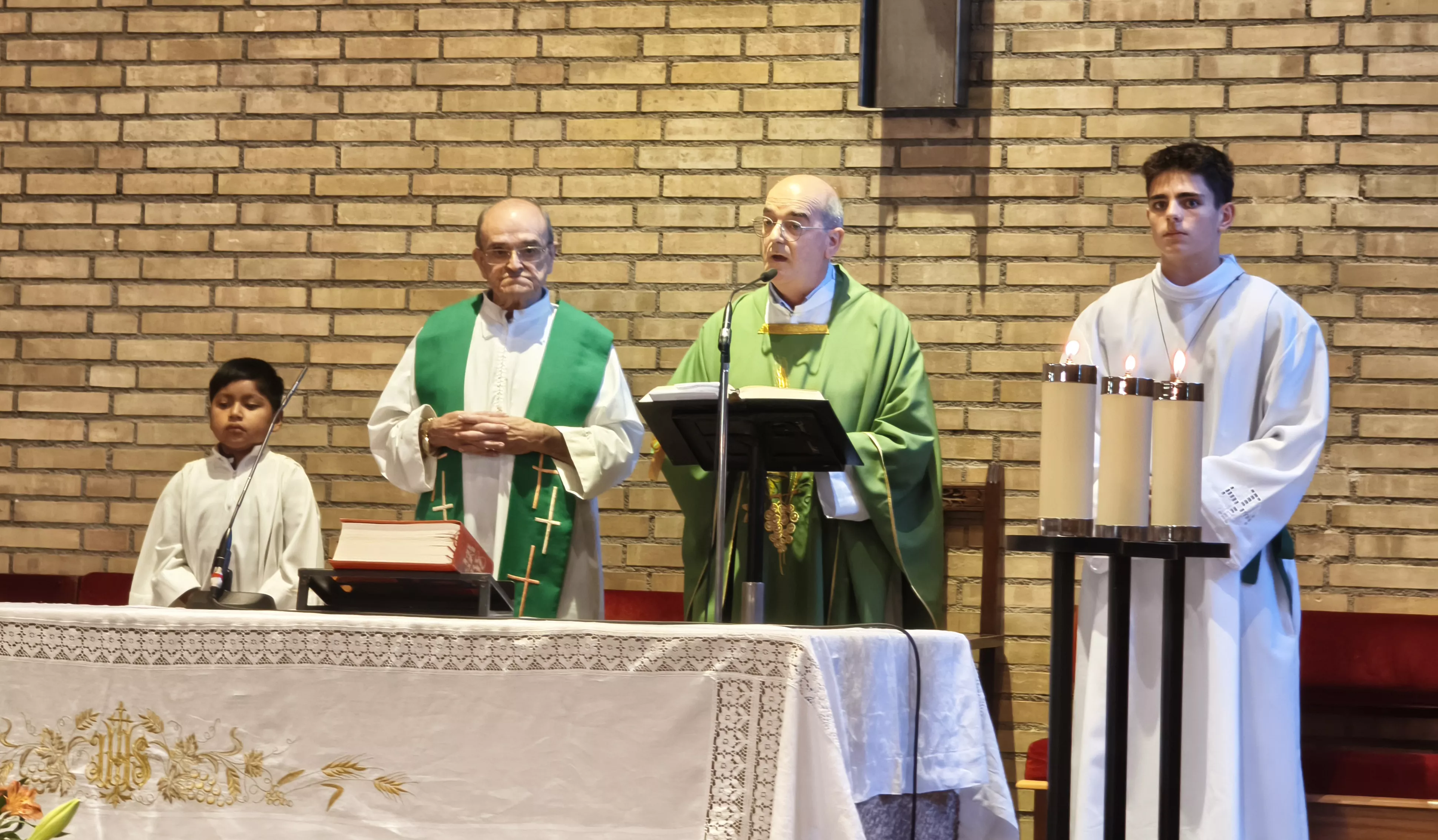 Última Eucaristía de Luis Gurucharri en la parroquia de Santiago de Huesca. Foto María José Sampietro