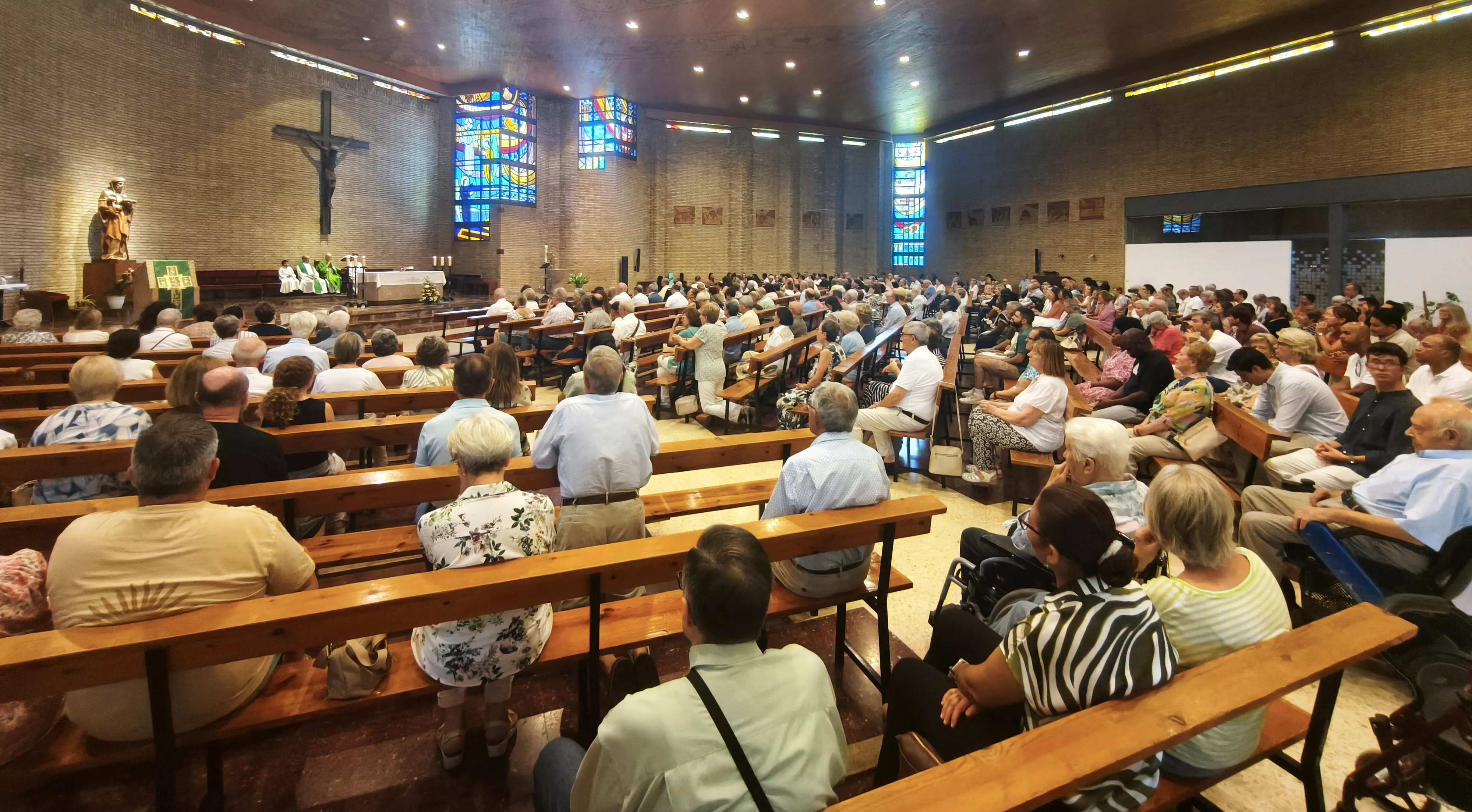 Última Eucaristía de Luis Gurucharri en la parroquia de Santiago de Huesca. Foto María José Sampietro