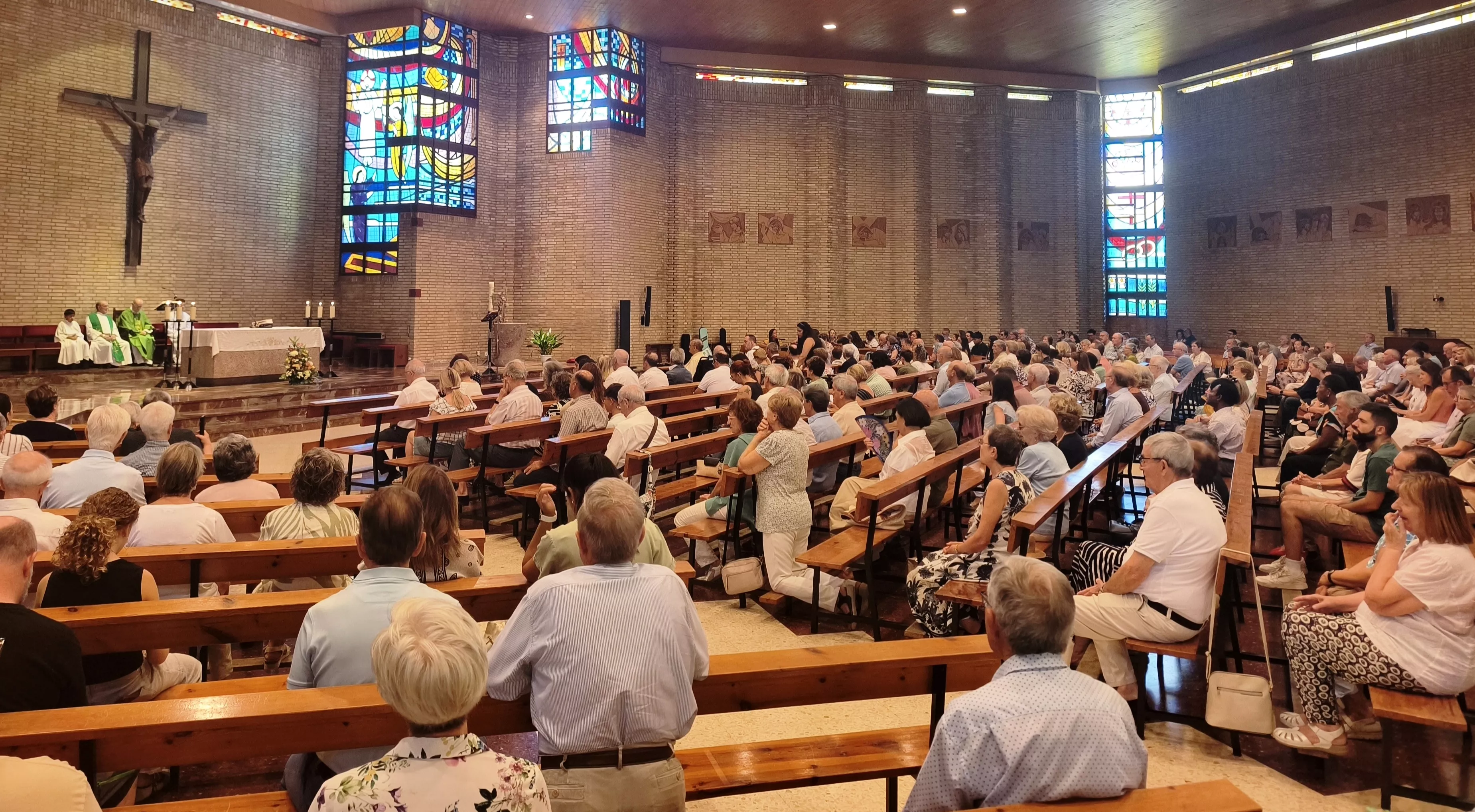 Última Eucaristía de Luis Gurucharri en la parroquia de Santiago de Huesca. Foto María José Sampietro