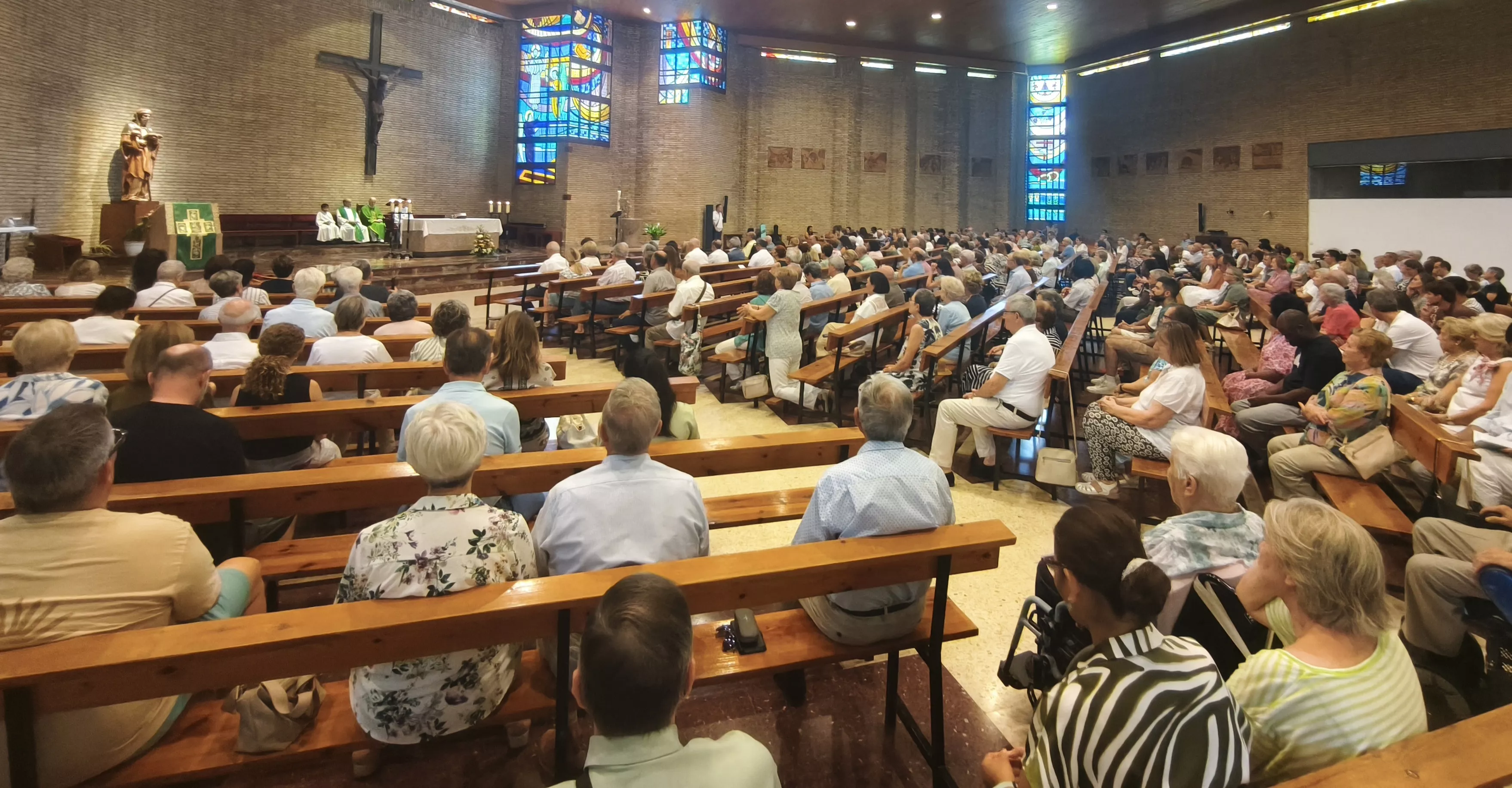 Última Eucaristía de Luis Gurucharri en la parroquia de Santiago de Huesca. Foto María José Sampietro