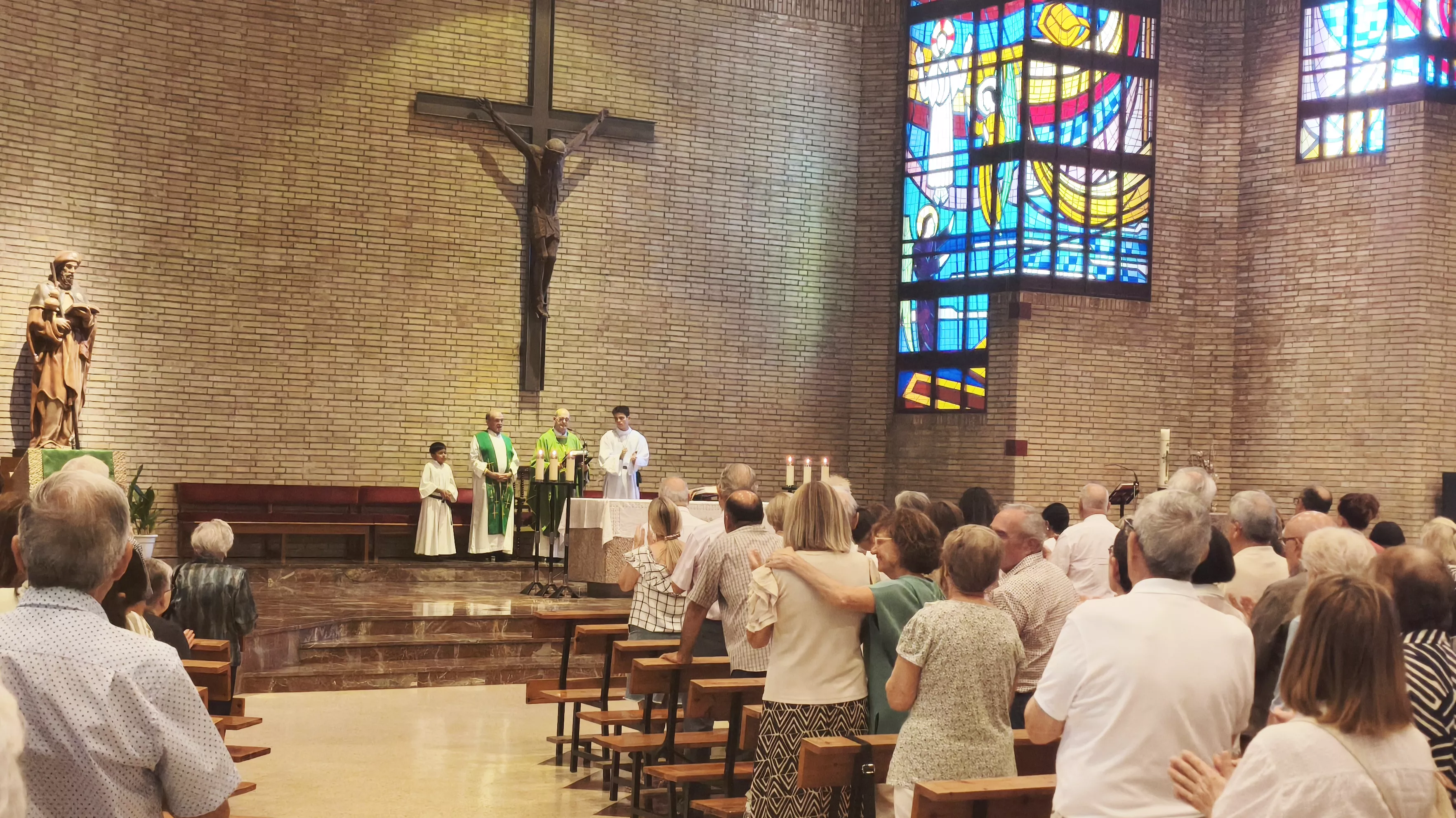 Última Eucaristía de Luis Gurucharri en la parroquia de Santiago de Huesca. Foto María José Sampietro