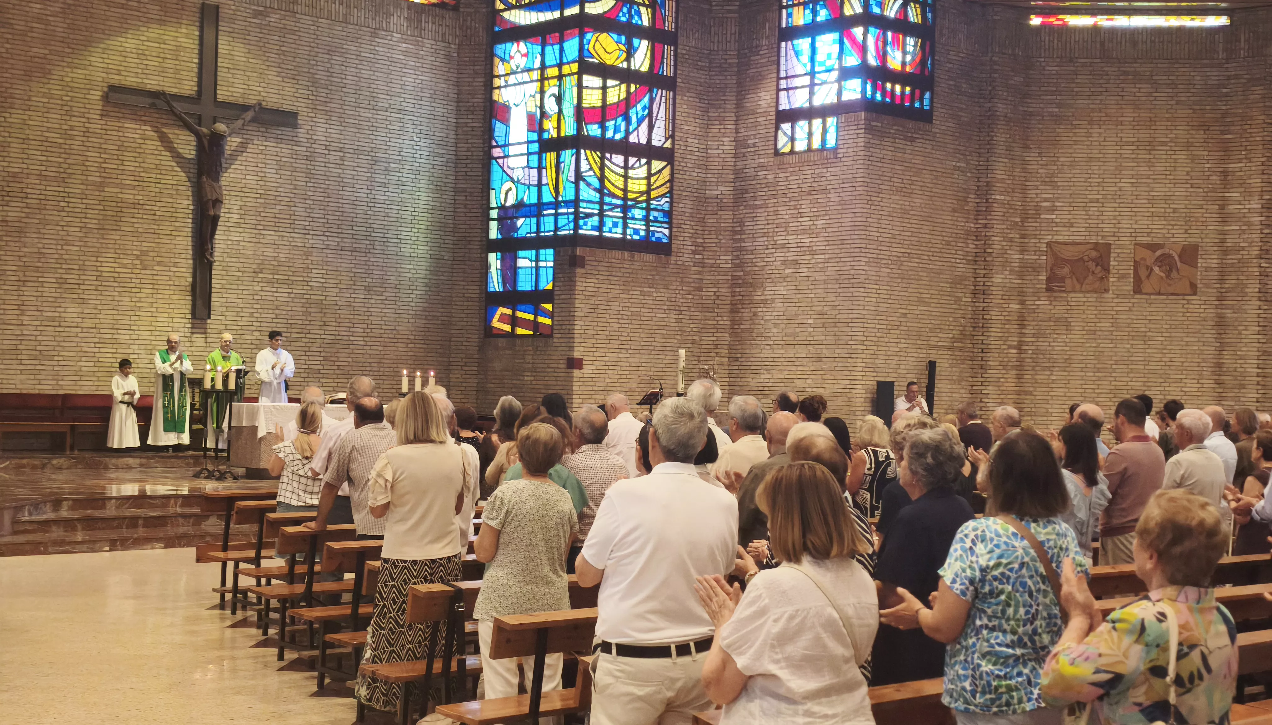Última Eucaristía de Luis Gurucharri en la parroquia de Santiago de Huesca. Foto María José Sampietro