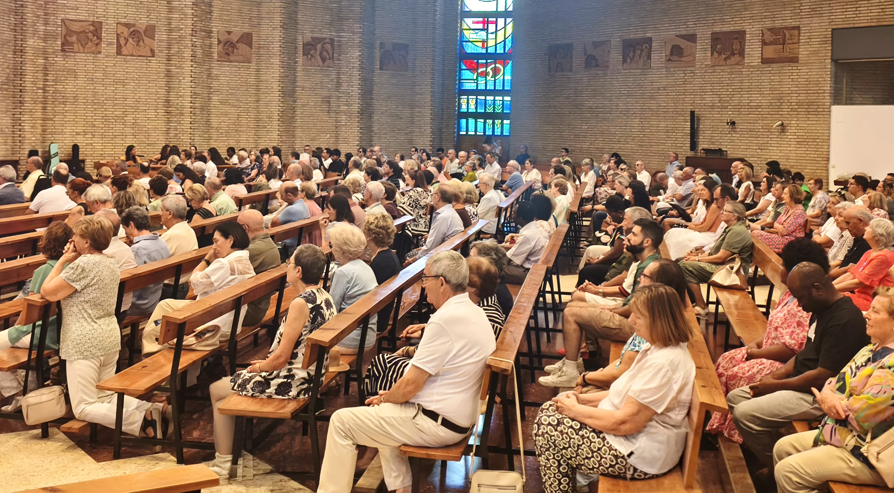 Última Eucaristía de Luis Gurucharri en la parroquia de Santiago de Huesca. Foto María José Sampietro