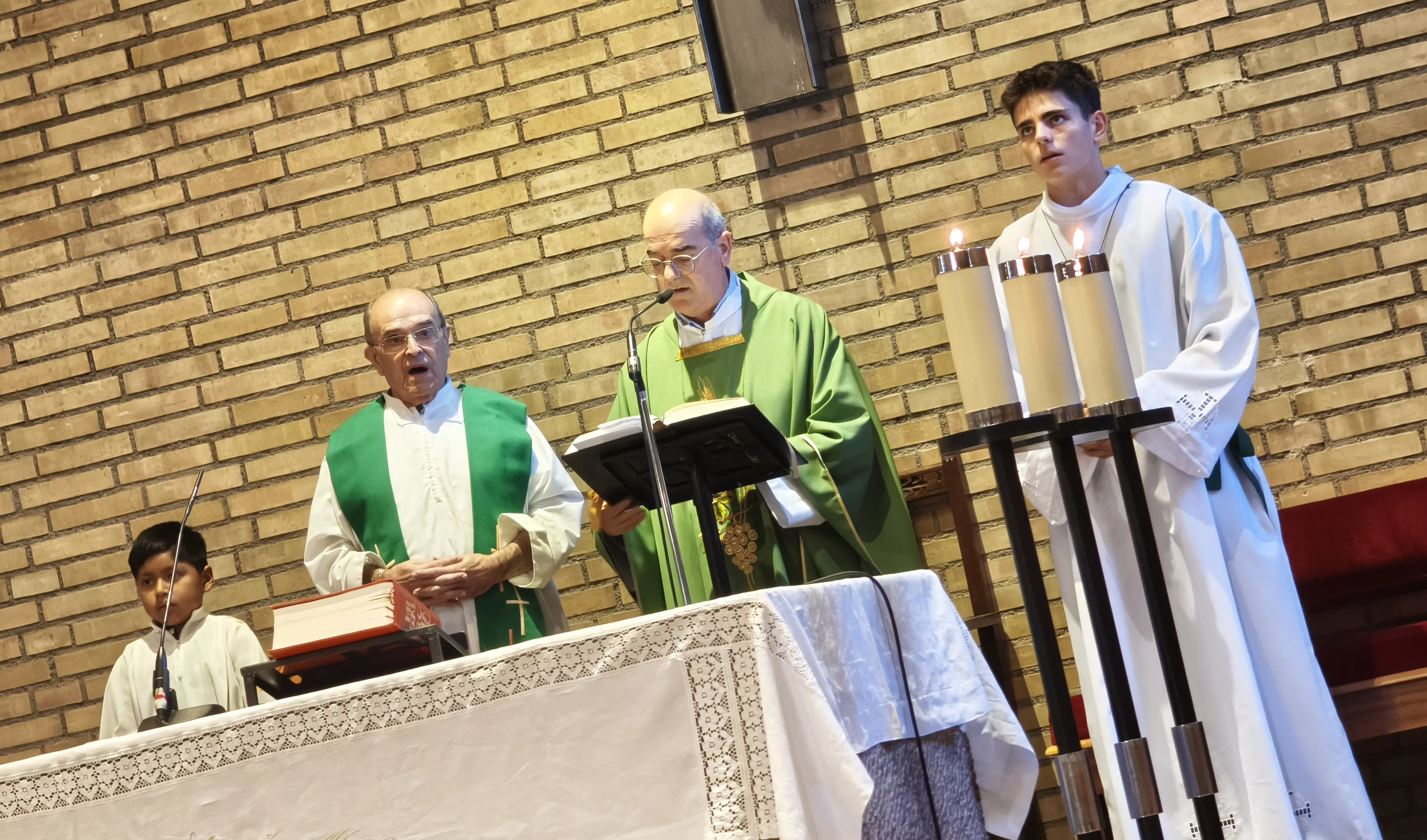 Última Eucaristía de Luis Gurucharri en la parroquia de Santiago de Huesca. Foto María José Sampietro