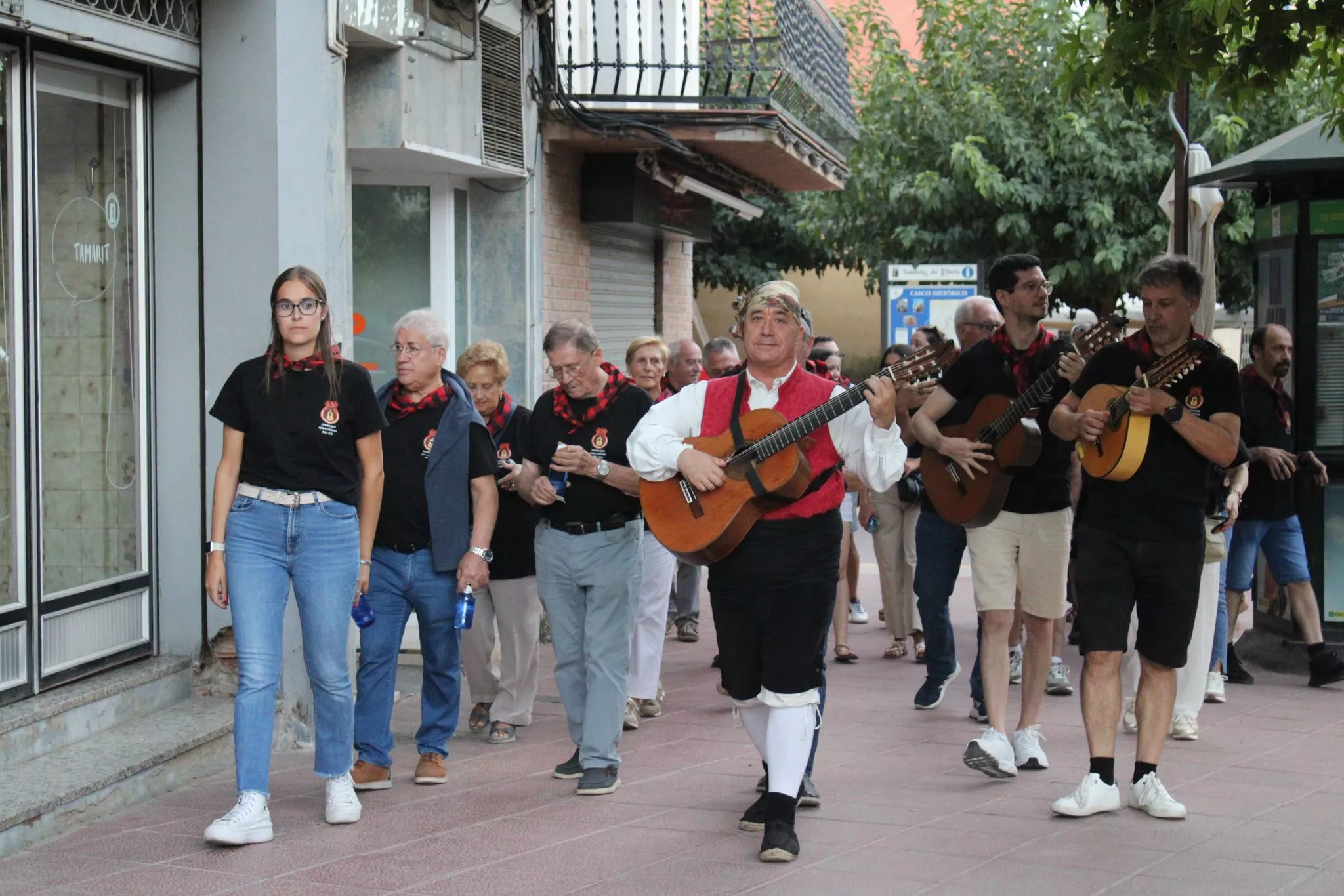 Alma Literana y Javier Badules en la ronda por Tamarite de Litera.