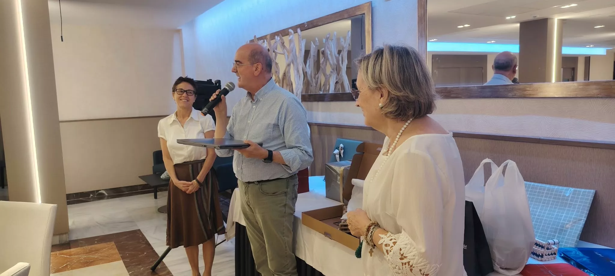 Homenaje en el Hotel Pedro I a Luis Gurucharri. Foto Félix Batalla