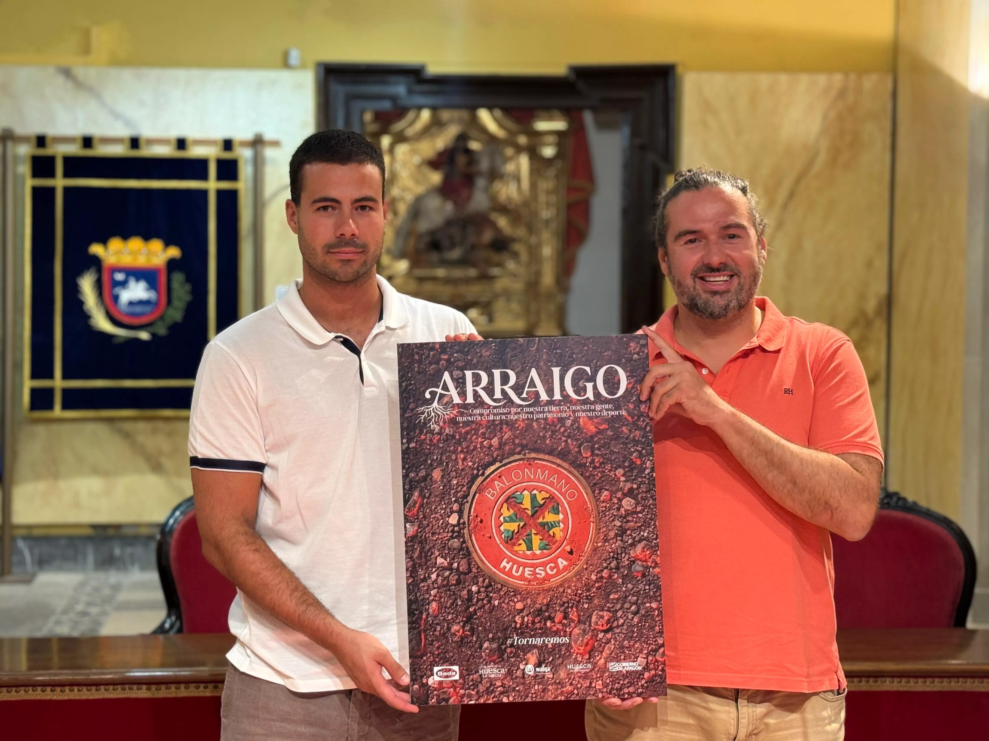 Presentación de la campaña Arraigo del Bada Huesca con Néstor Oliva y Alejandro Porcel, responsable de Proyectos y Patrocinios