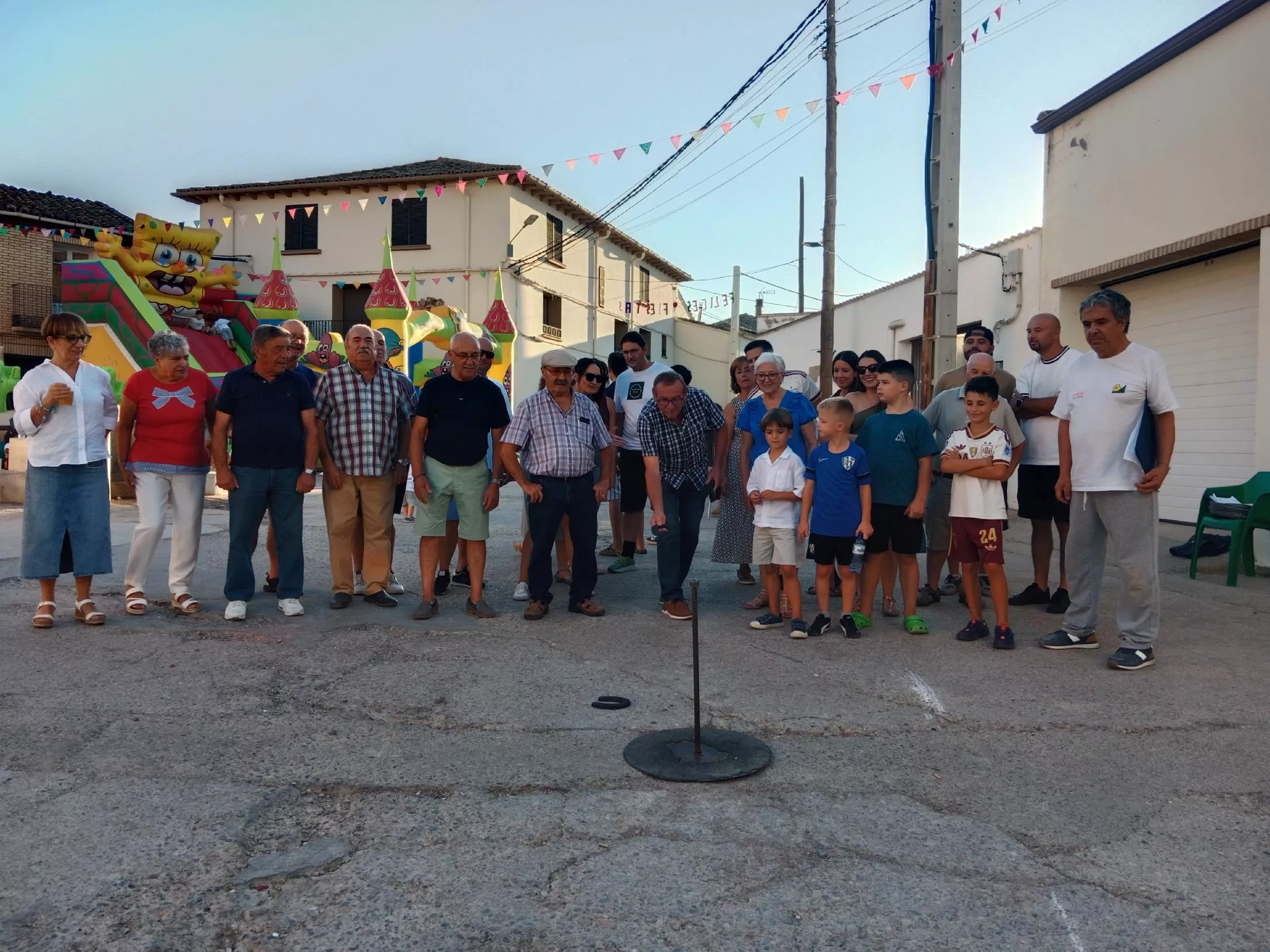 Juegos tradicionales en Fañanas, herraduras.