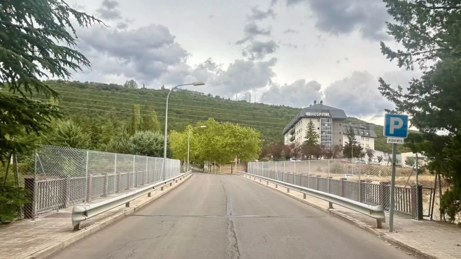 Vallas provisionales instaladas por el Ayuntamiento en el viaducto del Rapitán. Vallas provisionales instaladas por el Ayuntamiento en el viaducto del Rapitán.