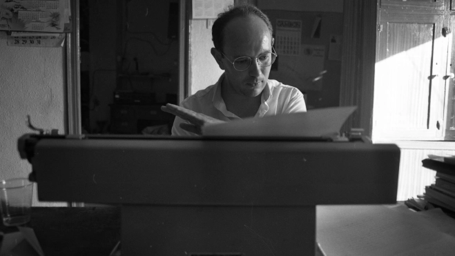 Antón Castro, en Villarroya de la Sierra, en 1989. Foto Carlos Moncín Antón Castro, en Villarroya de la Sierra, en 1989. Foto Carlos Moncín