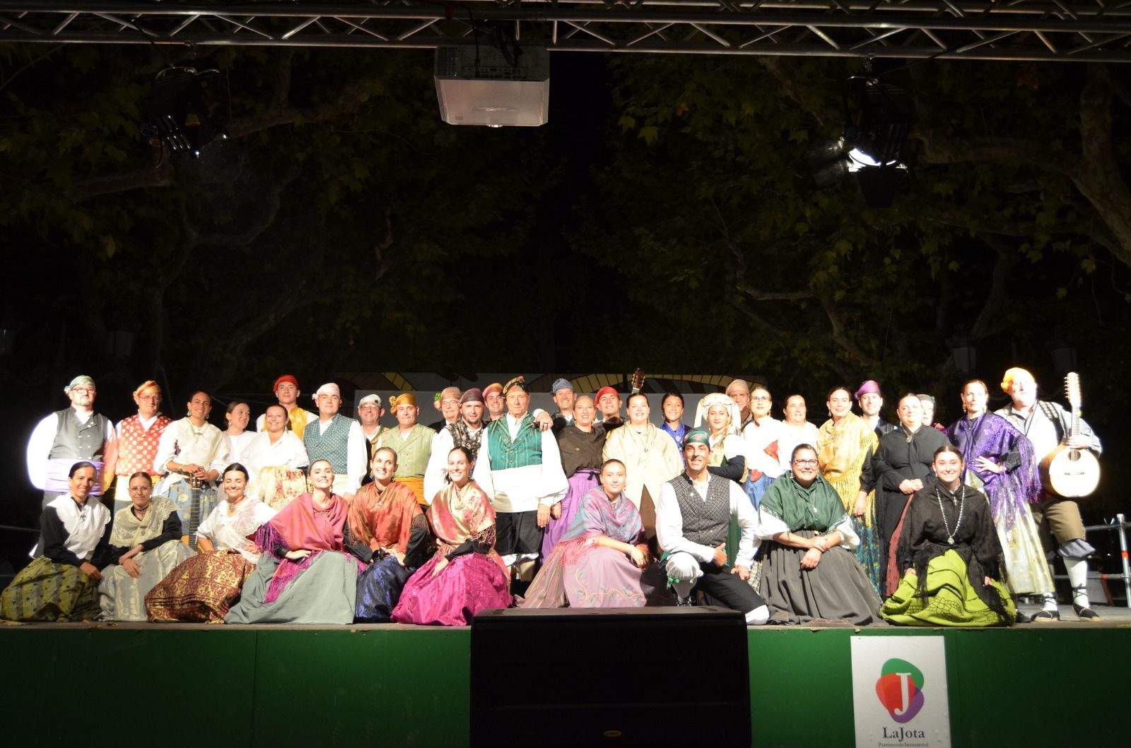 Fotografía de familia de Estirpe de Aragonia.