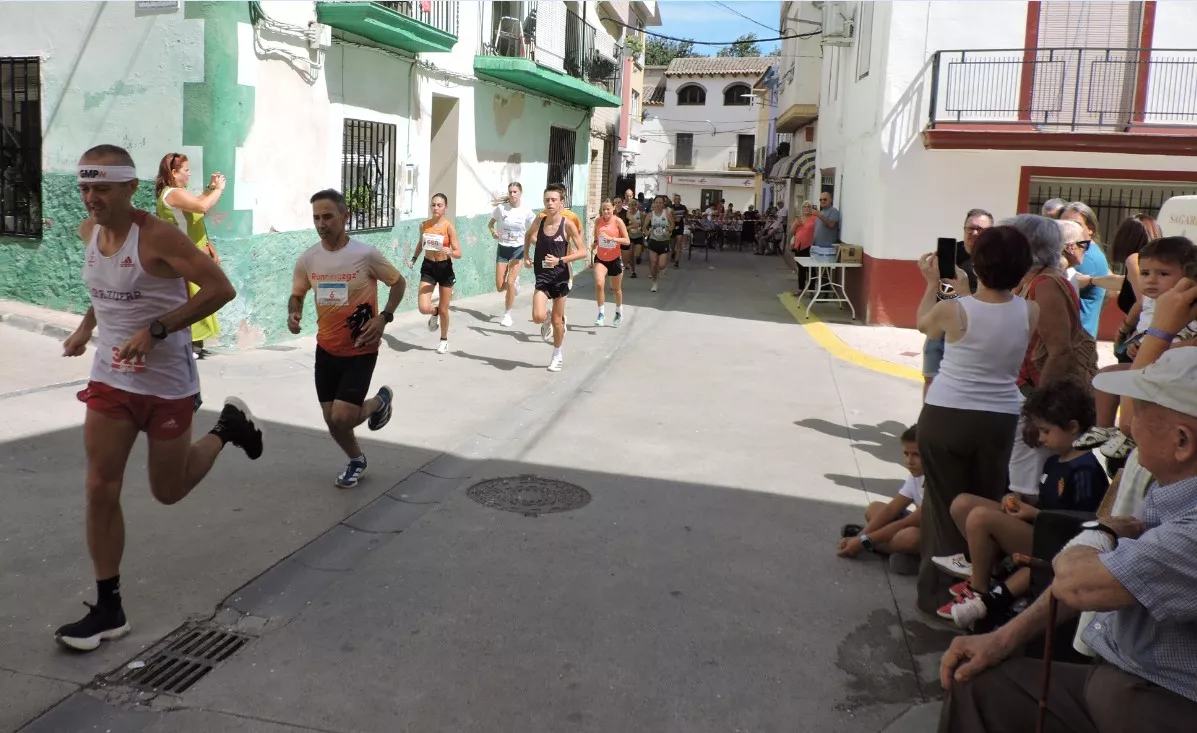 12 Corredores en la primera vuelta