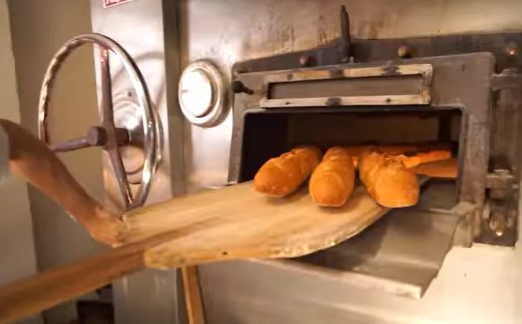 La panadería de La Peña busca relevo para que el pan siga llegando a los pueblos.