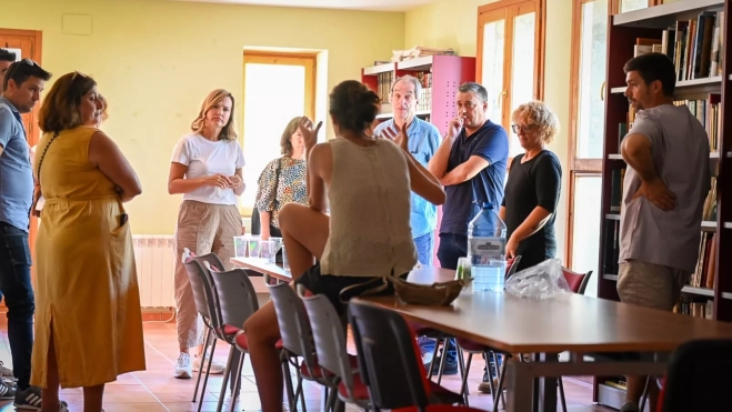 Alegría se ha reunido con alcaldes y vecinos de la zona afectada por el incendio de Las Peñas de Riglos. Alegría se ha reunido con alcaldes y vecinos de la zona afectada por el incendio de Las Peñas de Riglos.
