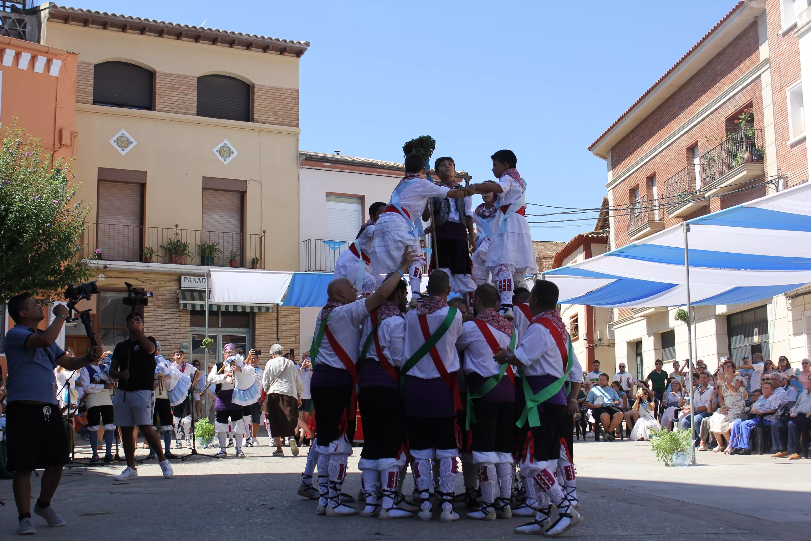 Sariñena celebra su día grande con un Dance que une tradición, memoria y nuevos protagonistas.