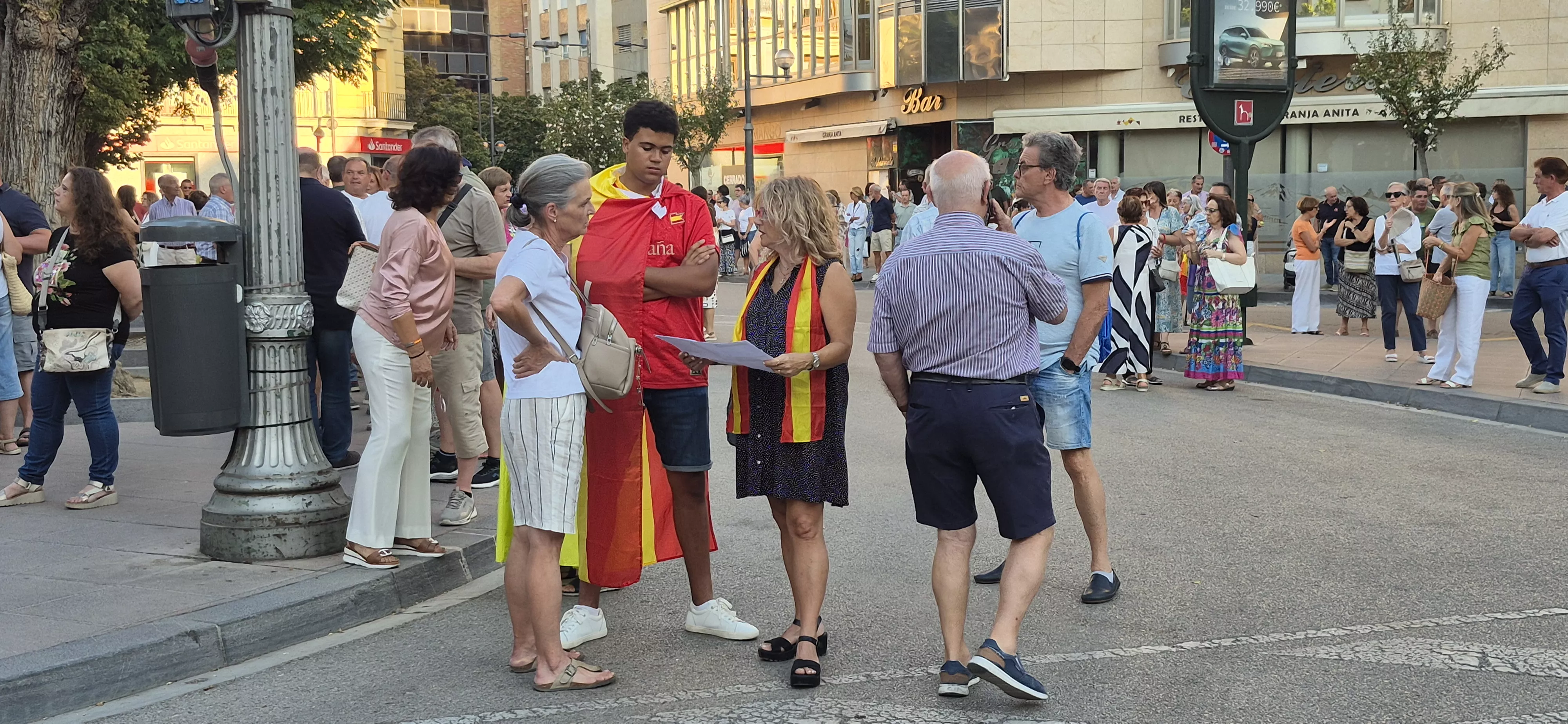 Concentración en la ciudad de Huesca en apoyo a Ceuta. Foto Myriam Martínez