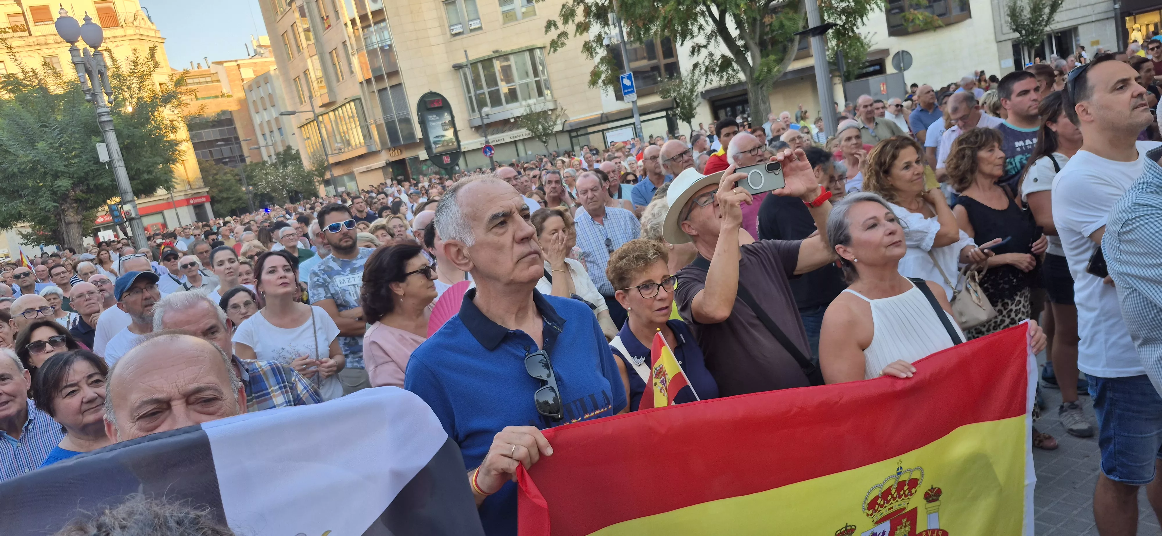 Concentración en la ciudad de Huesca en apoyo a Ceuta. Foto Myriam Martínez