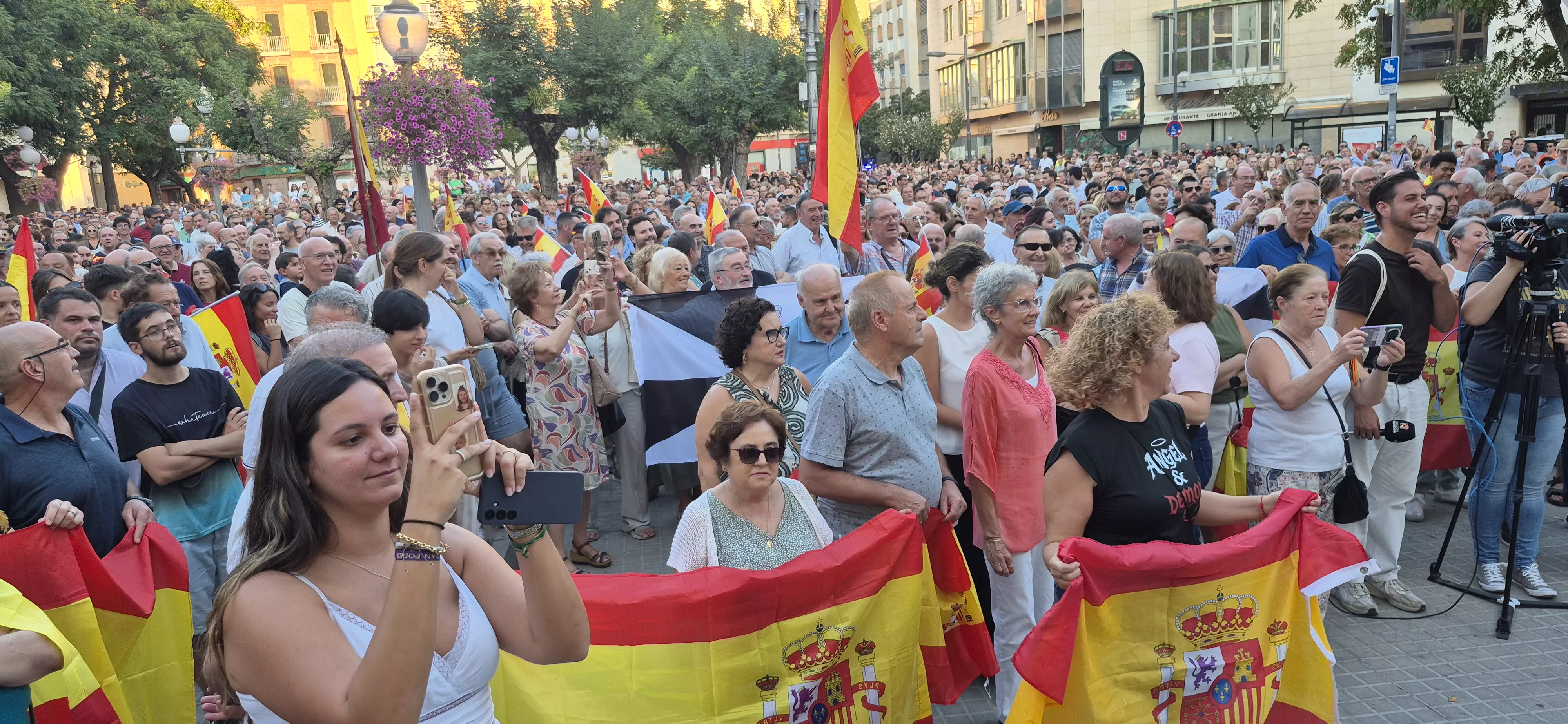 Concentración en la ciudad de Huesca en apoyo a Ceuta. Foto Myriam Martínez