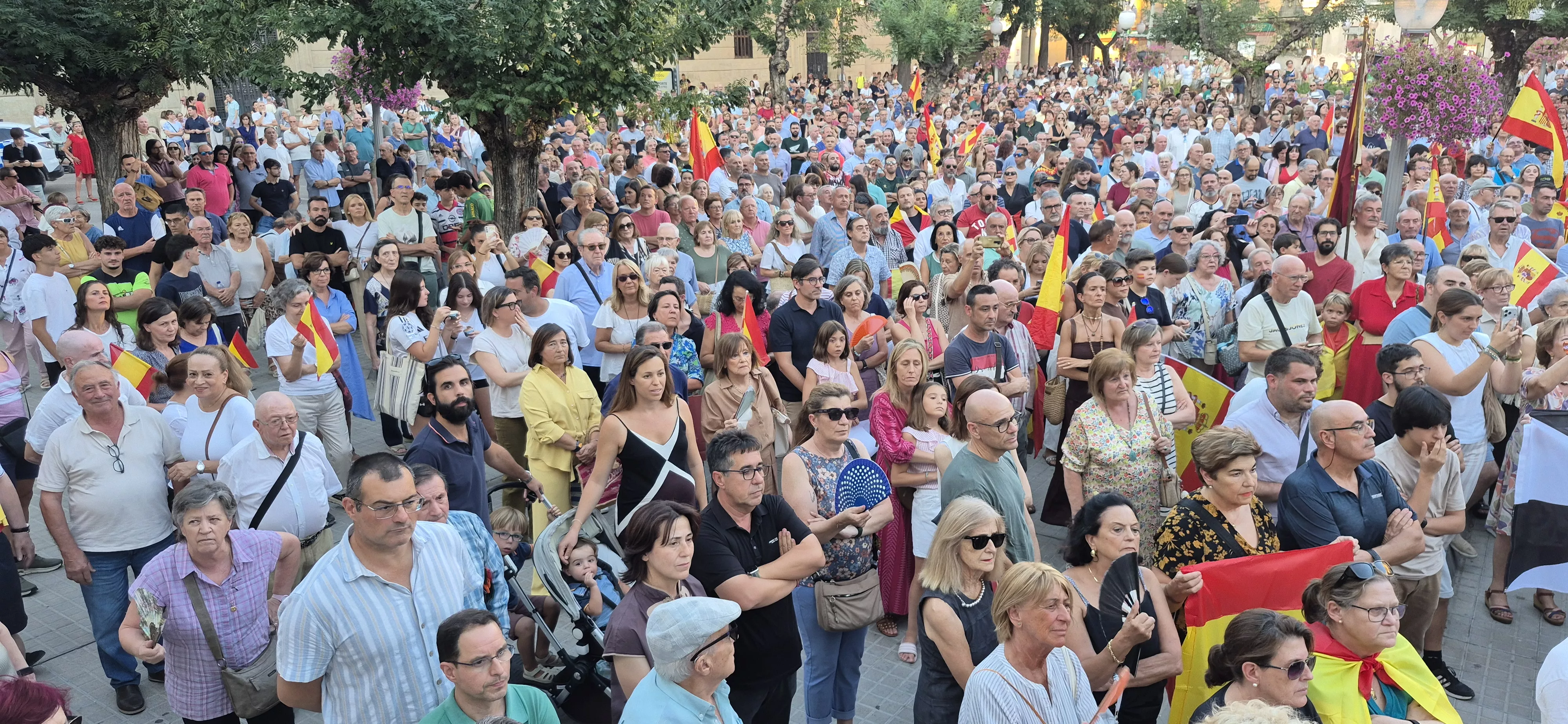 Concentración en la ciudad de Huesca en apoyo a Ceuta. Foto Myriam Martínez