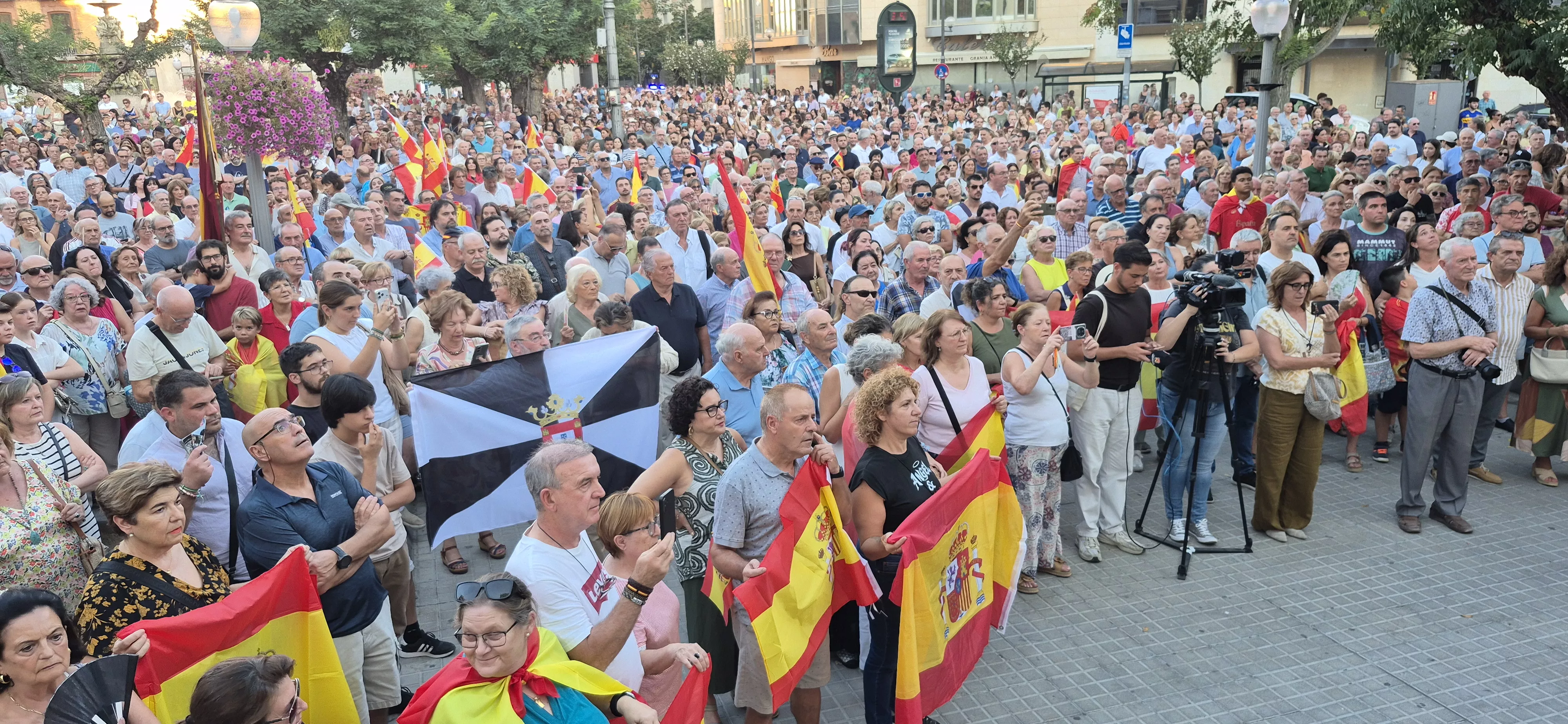 Concentración en la ciudad de Huesca en apoyo a Ceuta. Foto Myriam Martínez