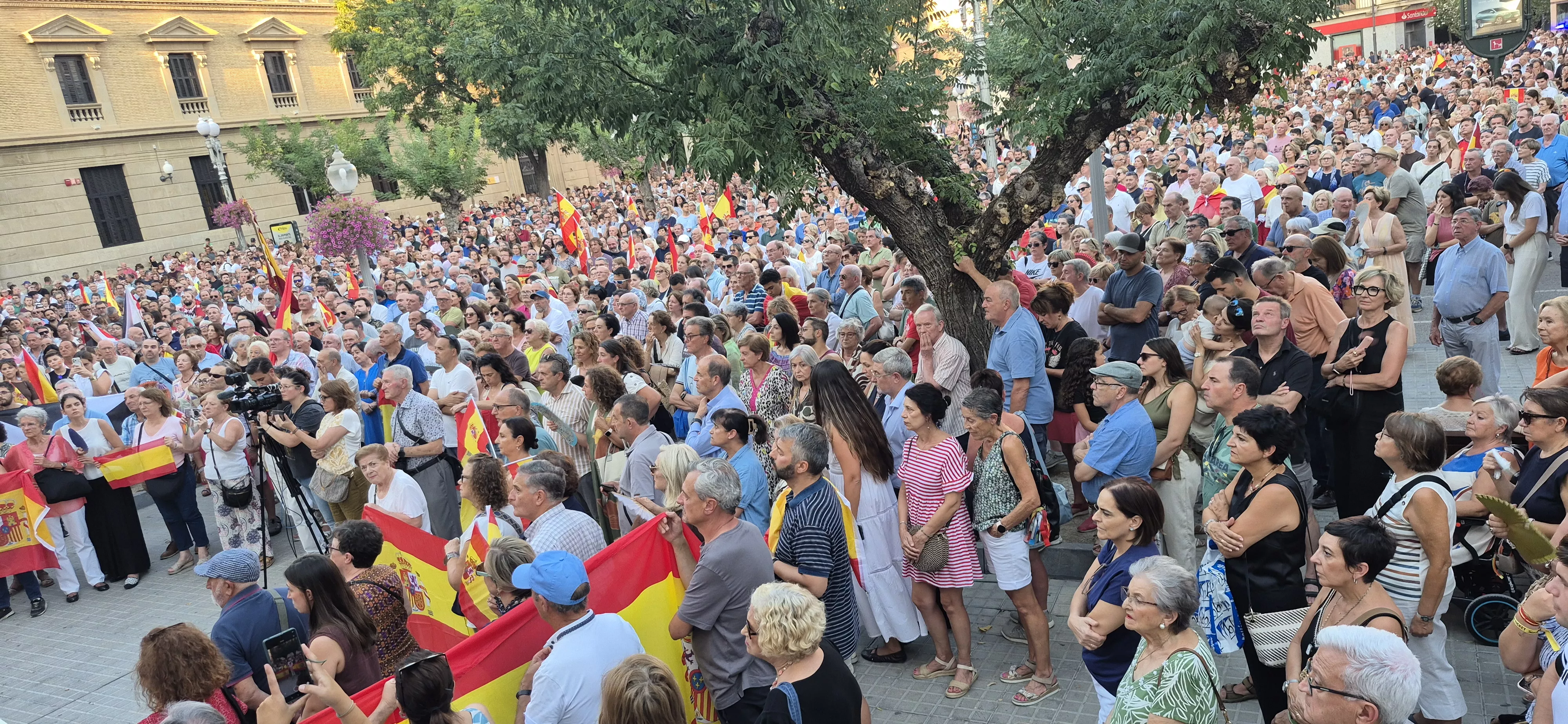 Concentración en la ciudad de Huesca en apoyo a Ceuta. Foto Myriam Martínez