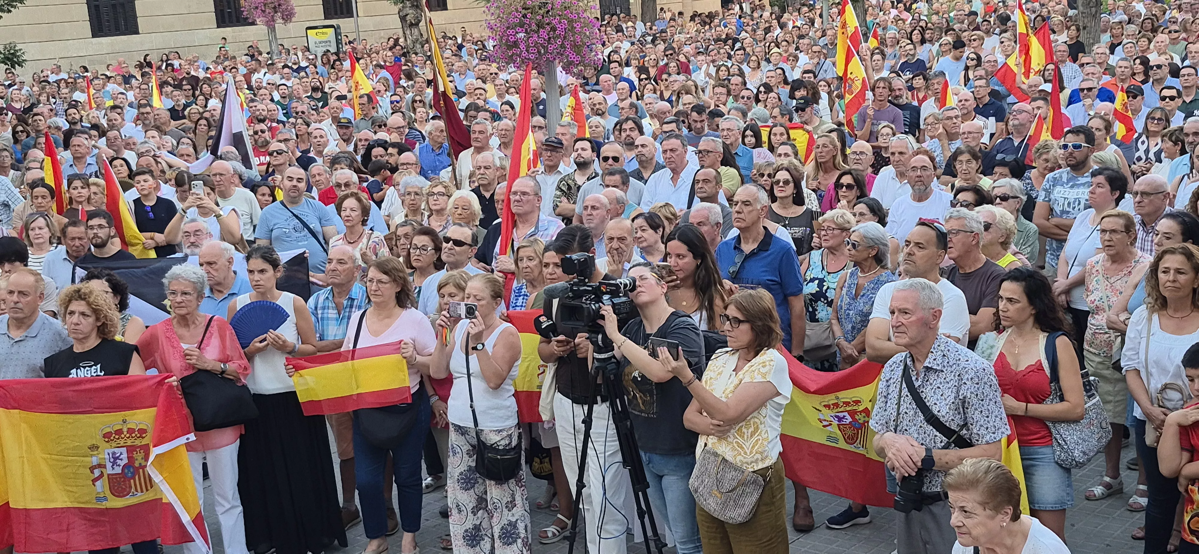 Concentración en la ciudad de Huesca en apoyo a Ceuta. Foto Myriam Martínez