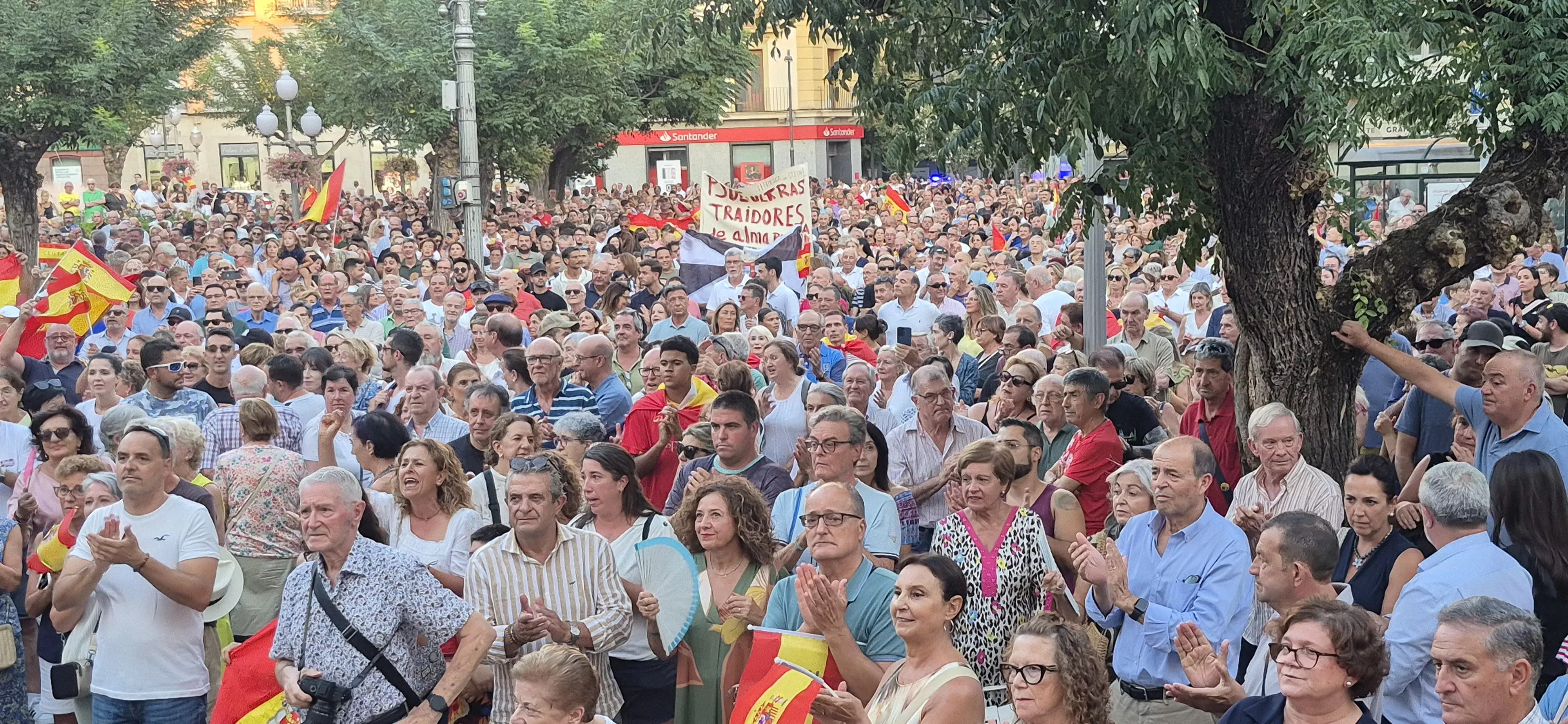 Concentración en la ciudad de Huesca en apoyo a Ceuta. Foto Myriam Martínez