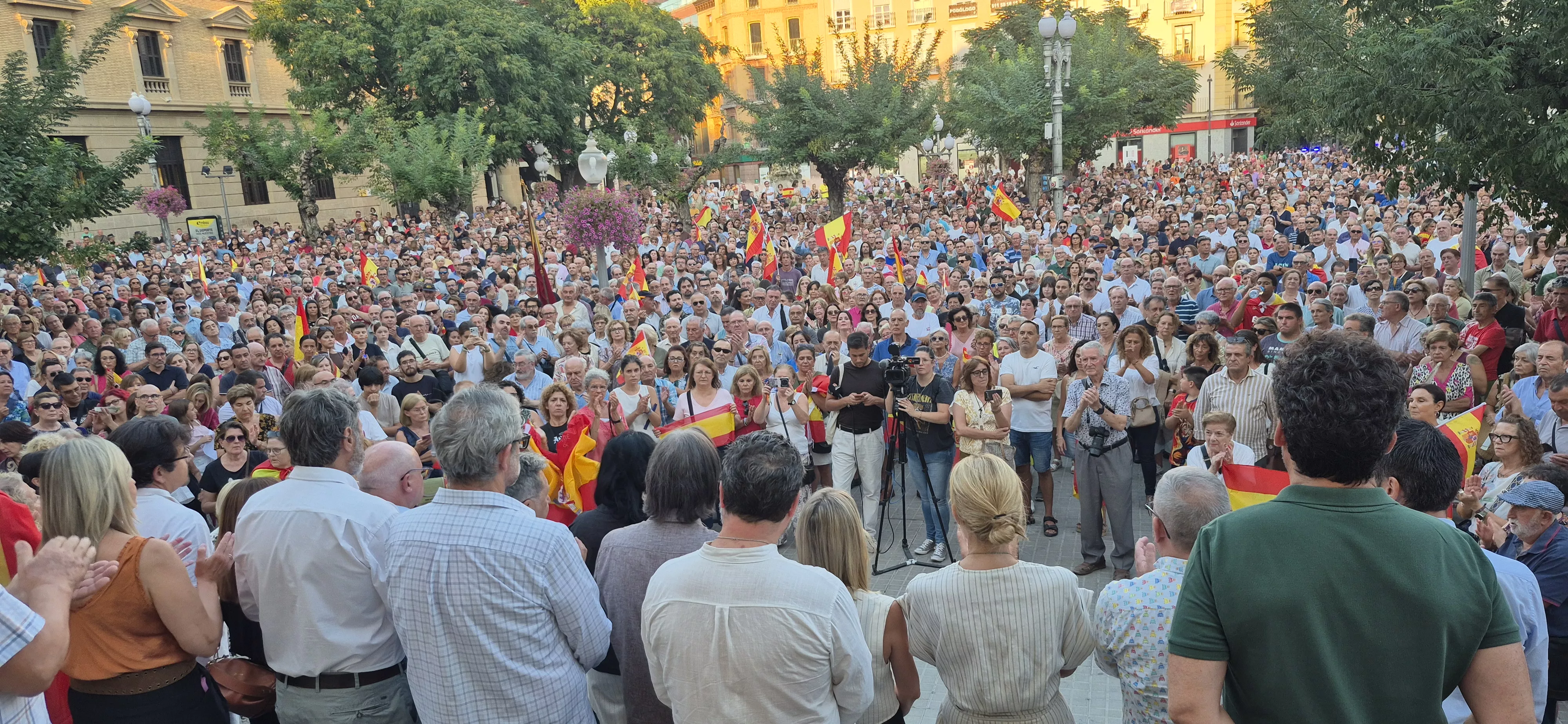 Concentración en la ciudad de Huesca en apoyo a Ceuta. Foto Myriam Martínez