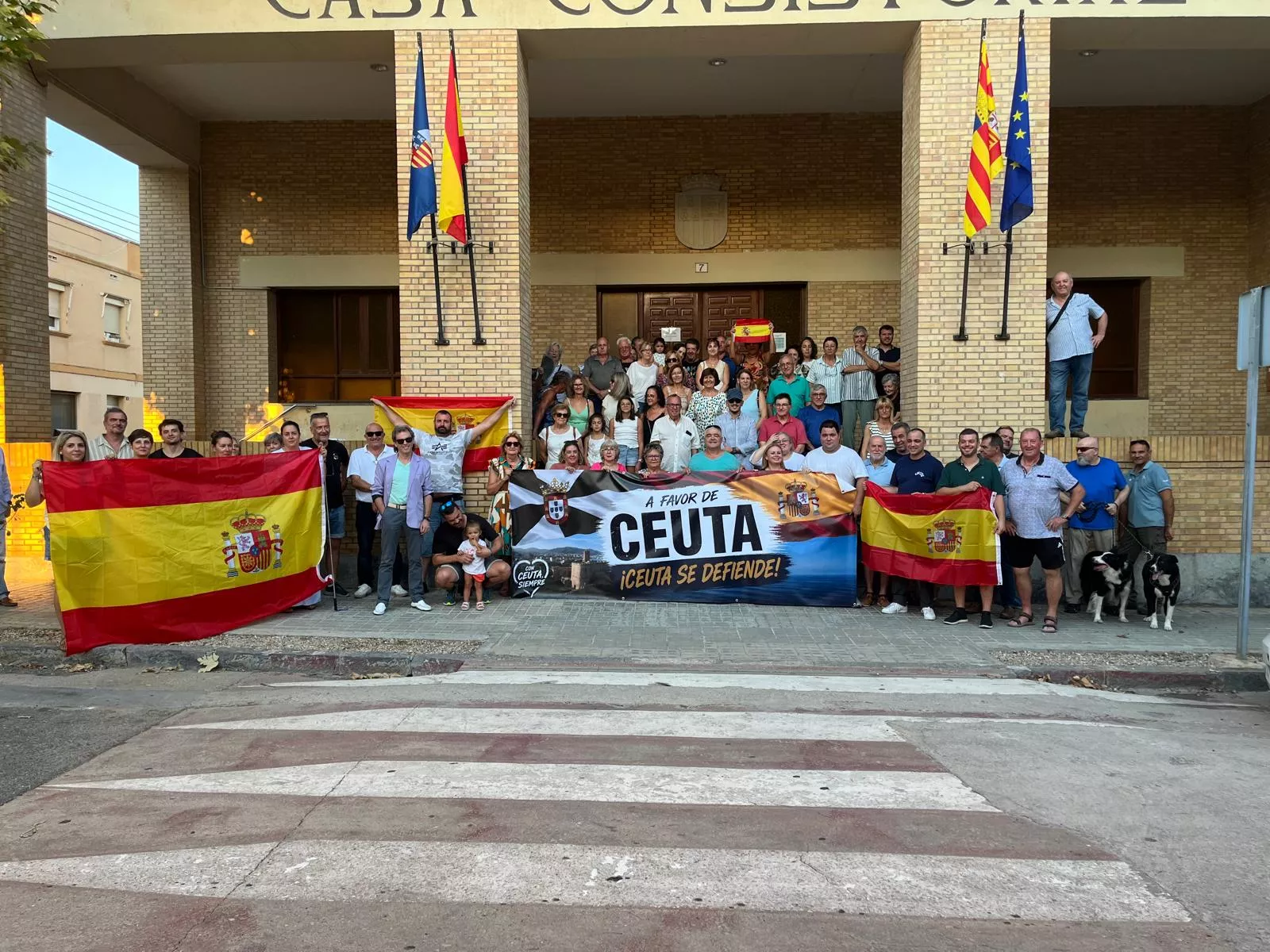 Concentración en Grañén en apoyo a Ceuta. 